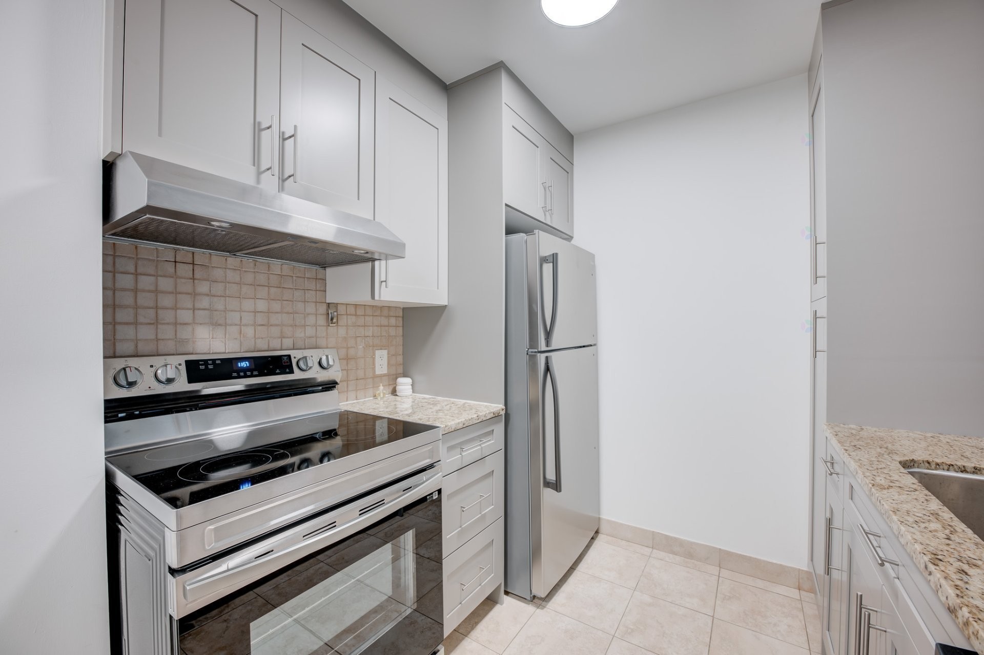 









1950


Rue De Champlain

, 219,
Montréal (Ville-Marie),




QC
H2L2S8

