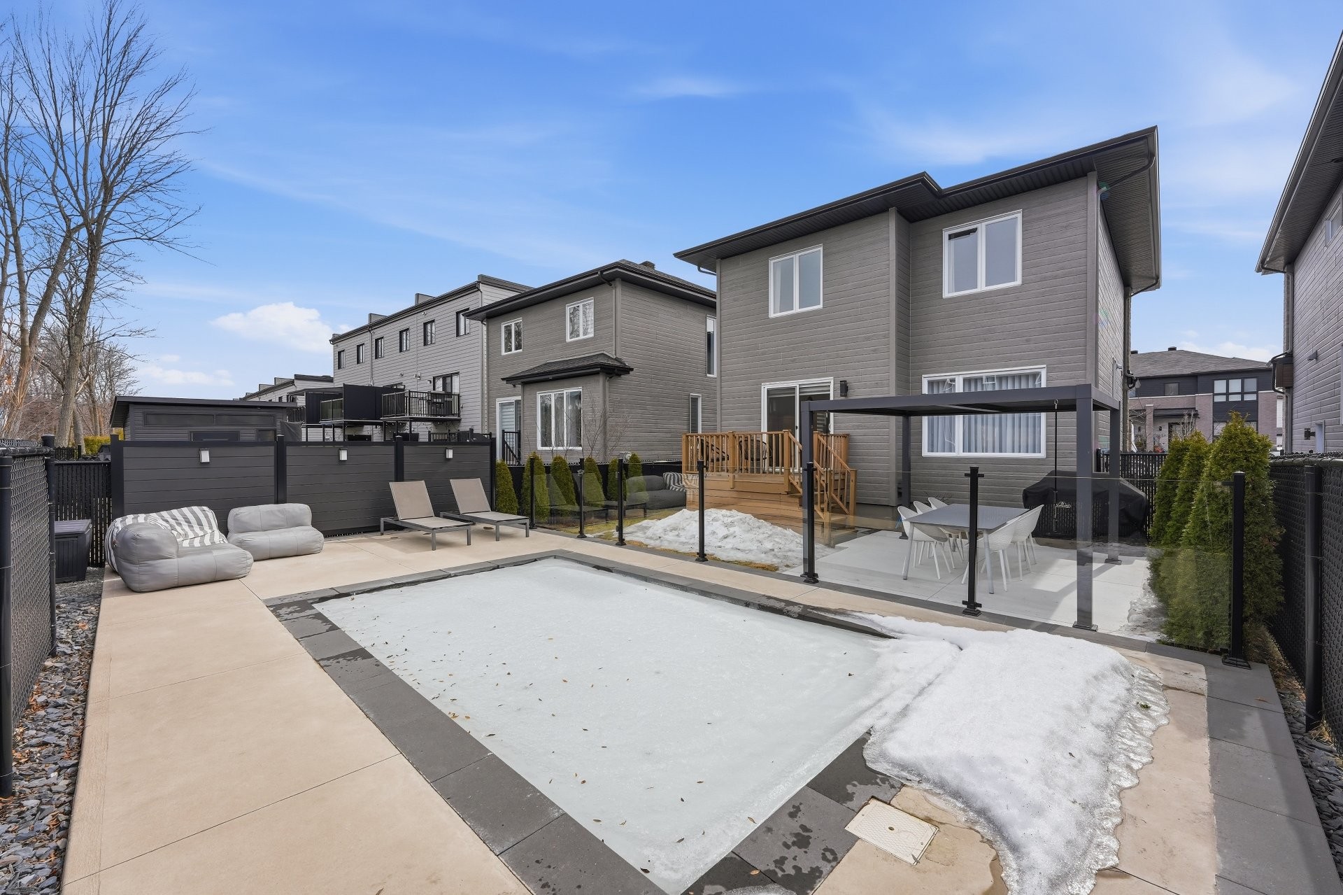 









2030


Rue Barott

,
Mascouche,




QC
J7L0J2

