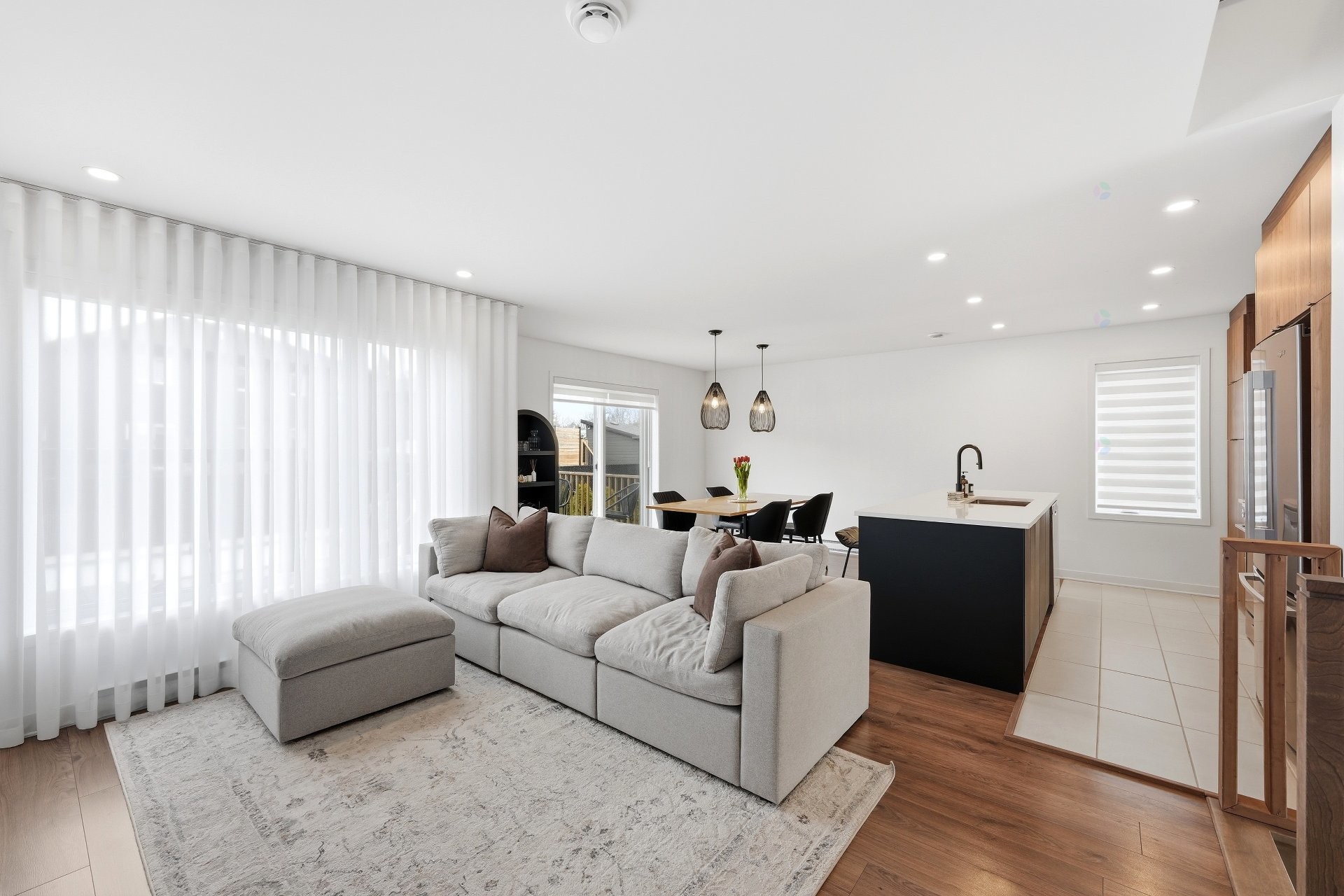 









2030


Rue Barott

,
Mascouche,




QC
J7L0J2

