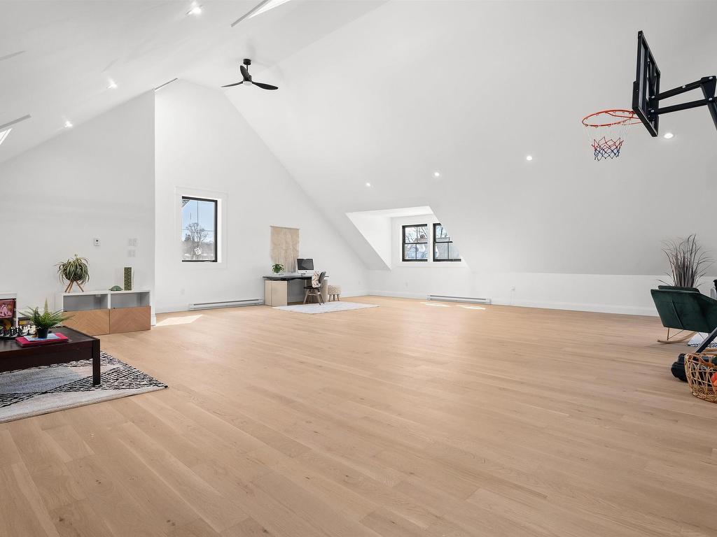 












785 Young Avenue

,
Halifax,




NS
B3H 2V8

