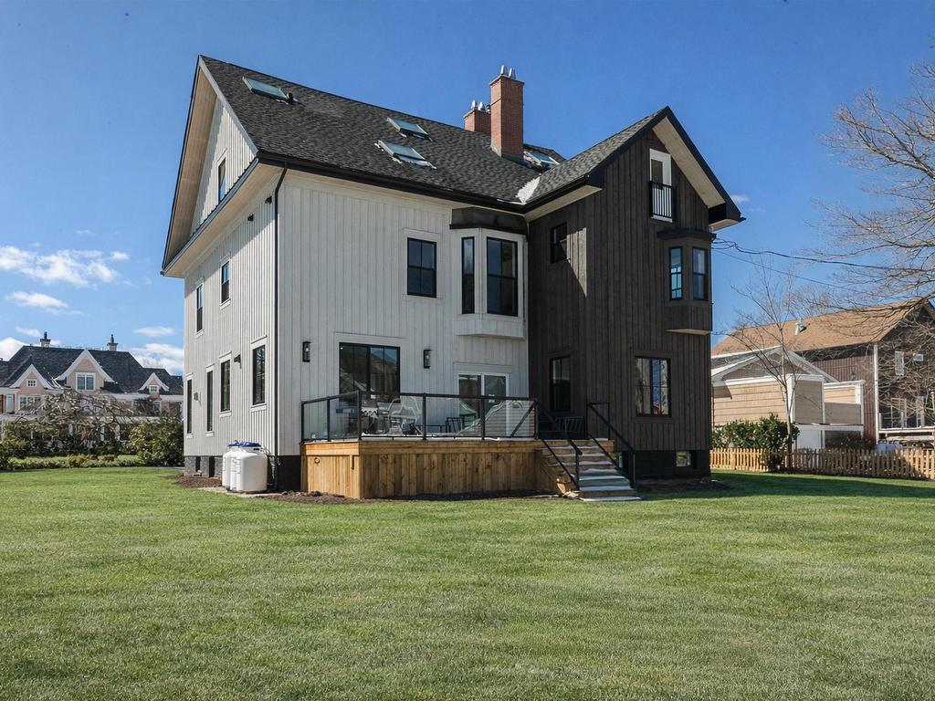 












785 Young Avenue

,
Halifax,




NS
B3H 2V8

