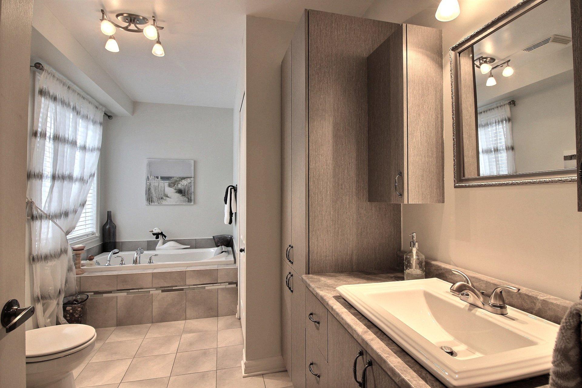 









2190


Rue Isaac-Jogues

, APT. 1,
Saint-Jérôme,




QC
J7Y0A2

