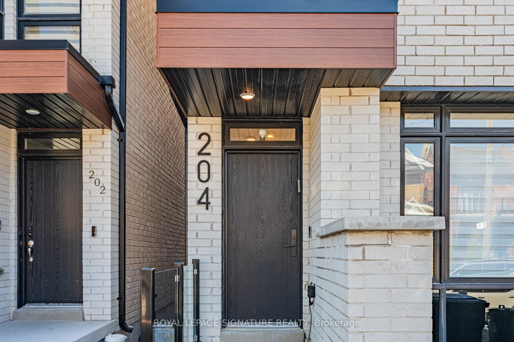 









204


McRoberts

Avenue,
Toronto,




ON
M6E 0B2

