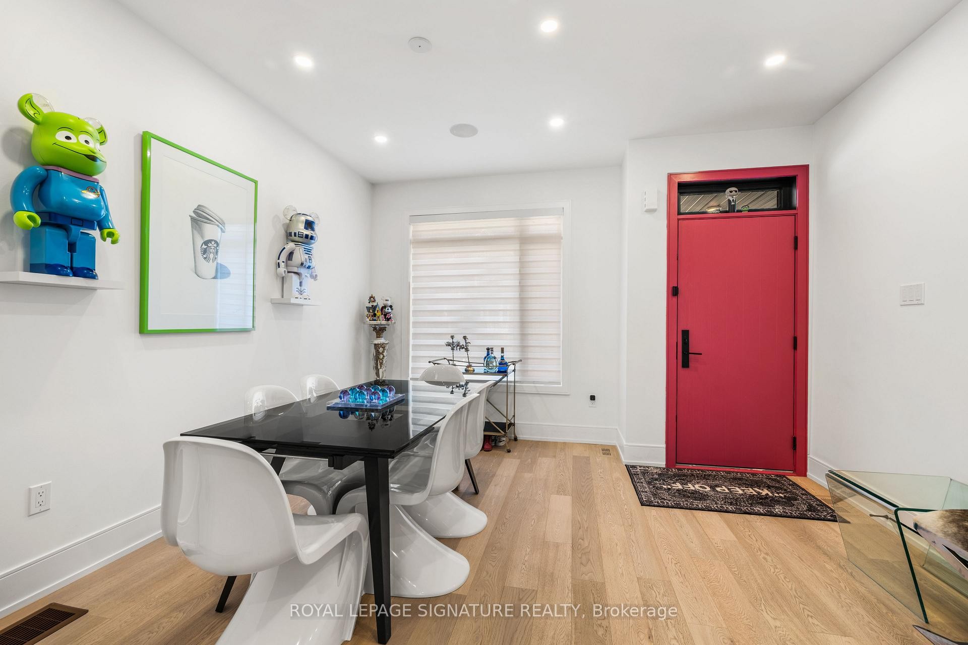 









204


McRoberts

Avenue,
Toronto,




ON
M6E 0B2

