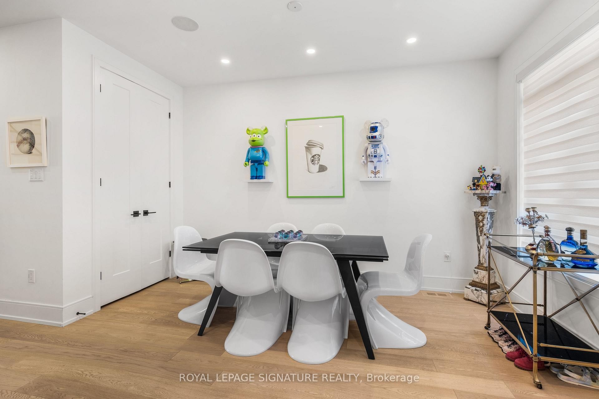 









204


McRoberts

Avenue,
Toronto,




ON
M6E 0B2

