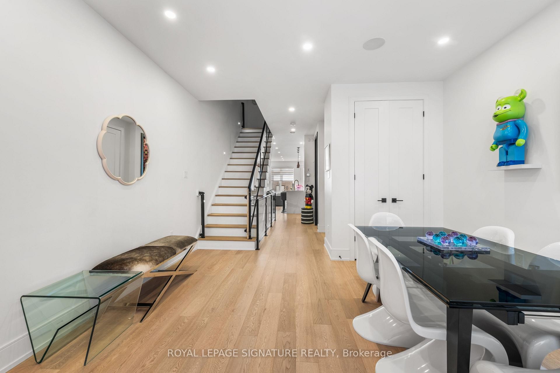 









204


McRoberts

Avenue,
Toronto,




ON
M6E 0B2

