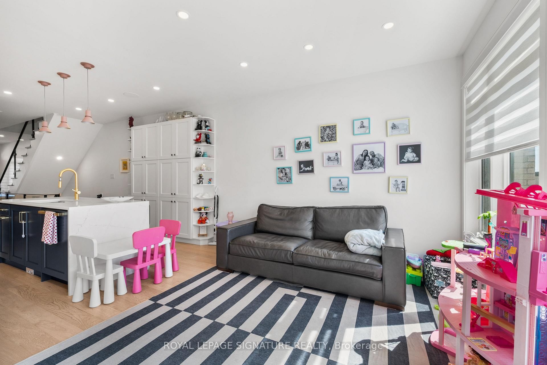 









204


McRoberts

Avenue,
Toronto,




ON
M6E 0B2

