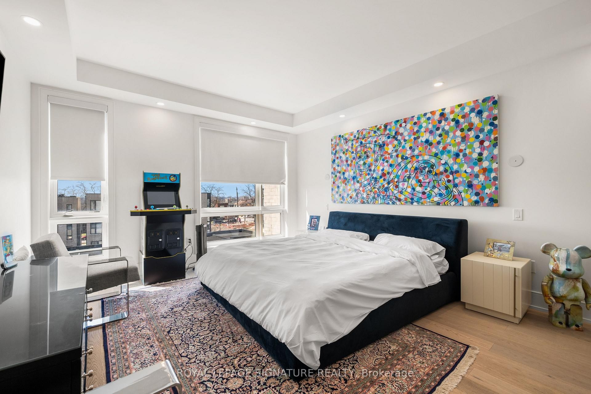 









204


McRoberts

Avenue,
Toronto,




ON
M6E 0B2

