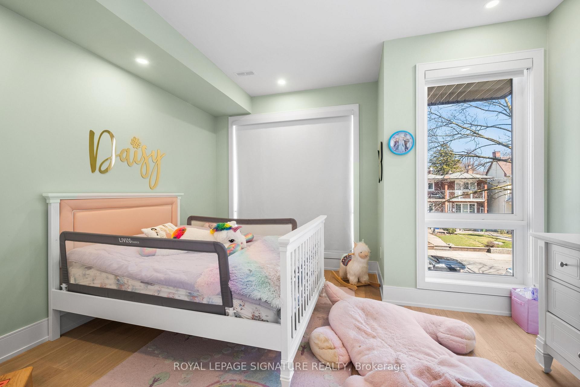 









204


McRoberts

Avenue,
Toronto,




ON
M6E 0B2

