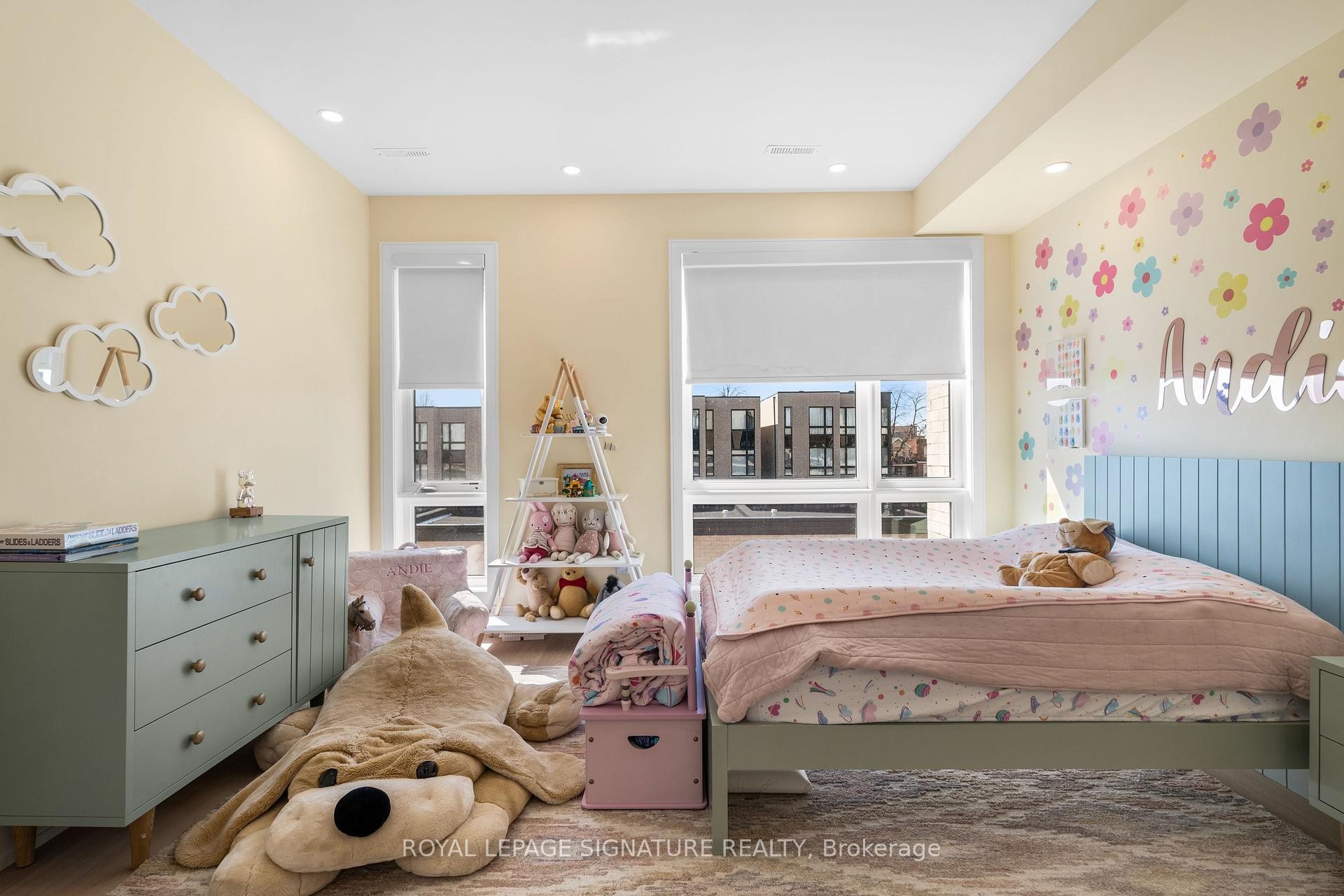 









204


McRoberts

Avenue,
Toronto,




ON
M6E 0B2

