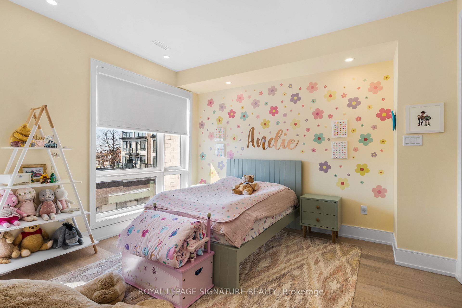 









204


McRoberts

Avenue,
Toronto,




ON
M6E 0B2

