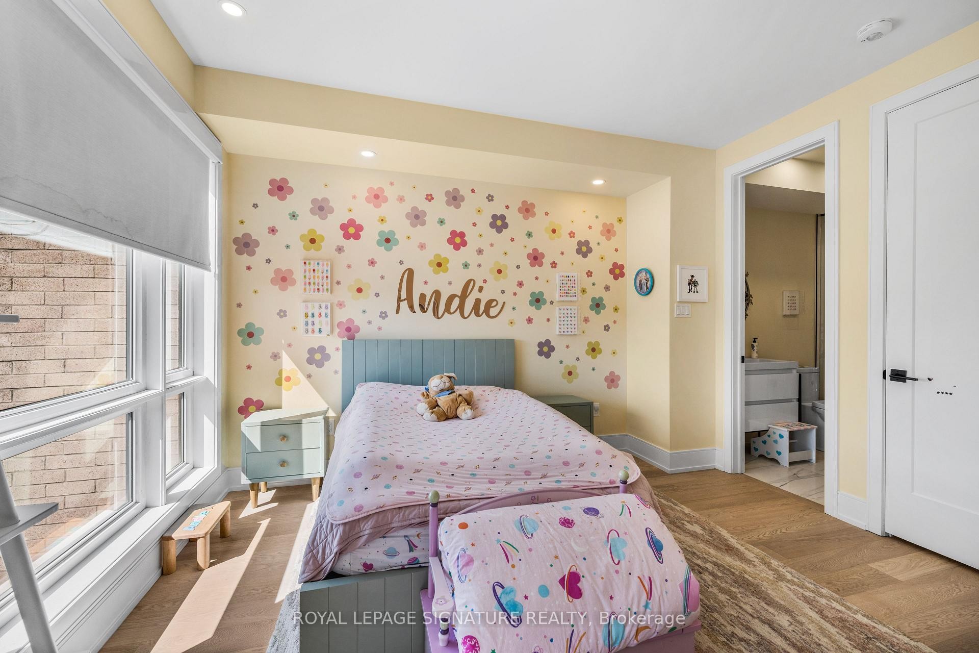 









204


McRoberts

Avenue,
Toronto,




ON
M6E 0B2

