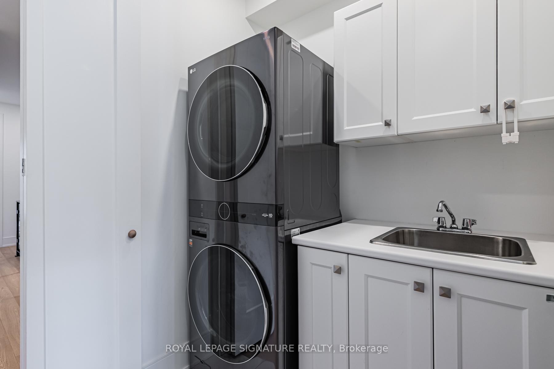









204


McRoberts

Avenue,
Toronto,




ON
M6E 0B2

