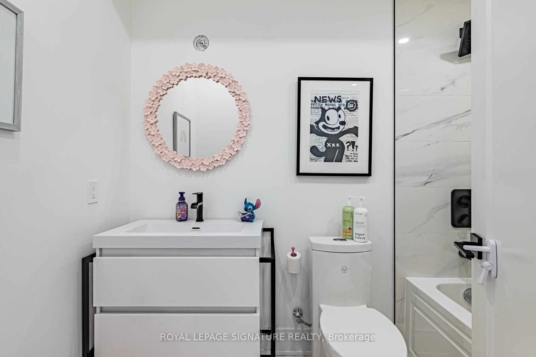 









204


McRoberts

Avenue,
Toronto,




ON
M6E 0B2

