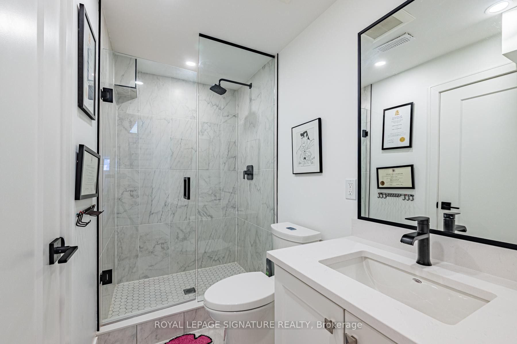 









204


McRoberts

Avenue,
Toronto,




ON
M6E 0B2

