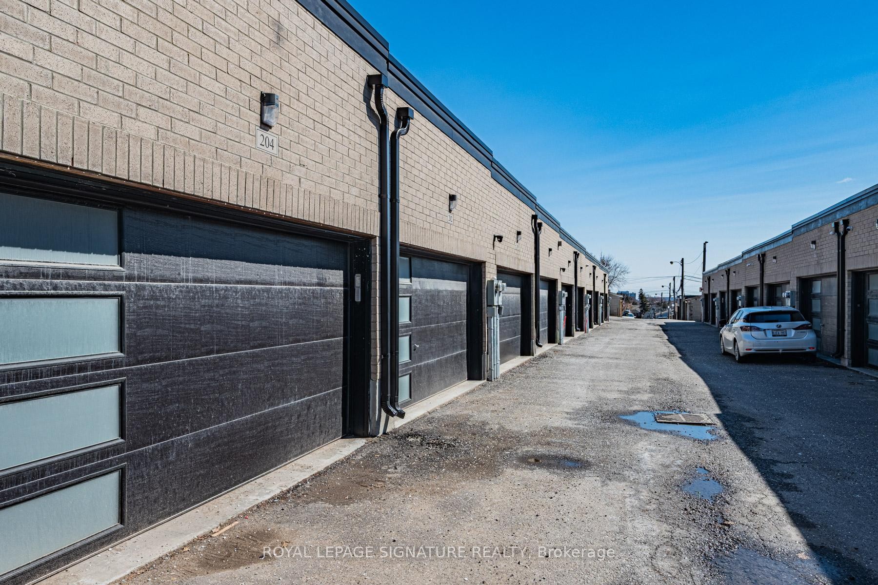 









204


McRoberts

Avenue,
Toronto,




ON
M6E 0B2

