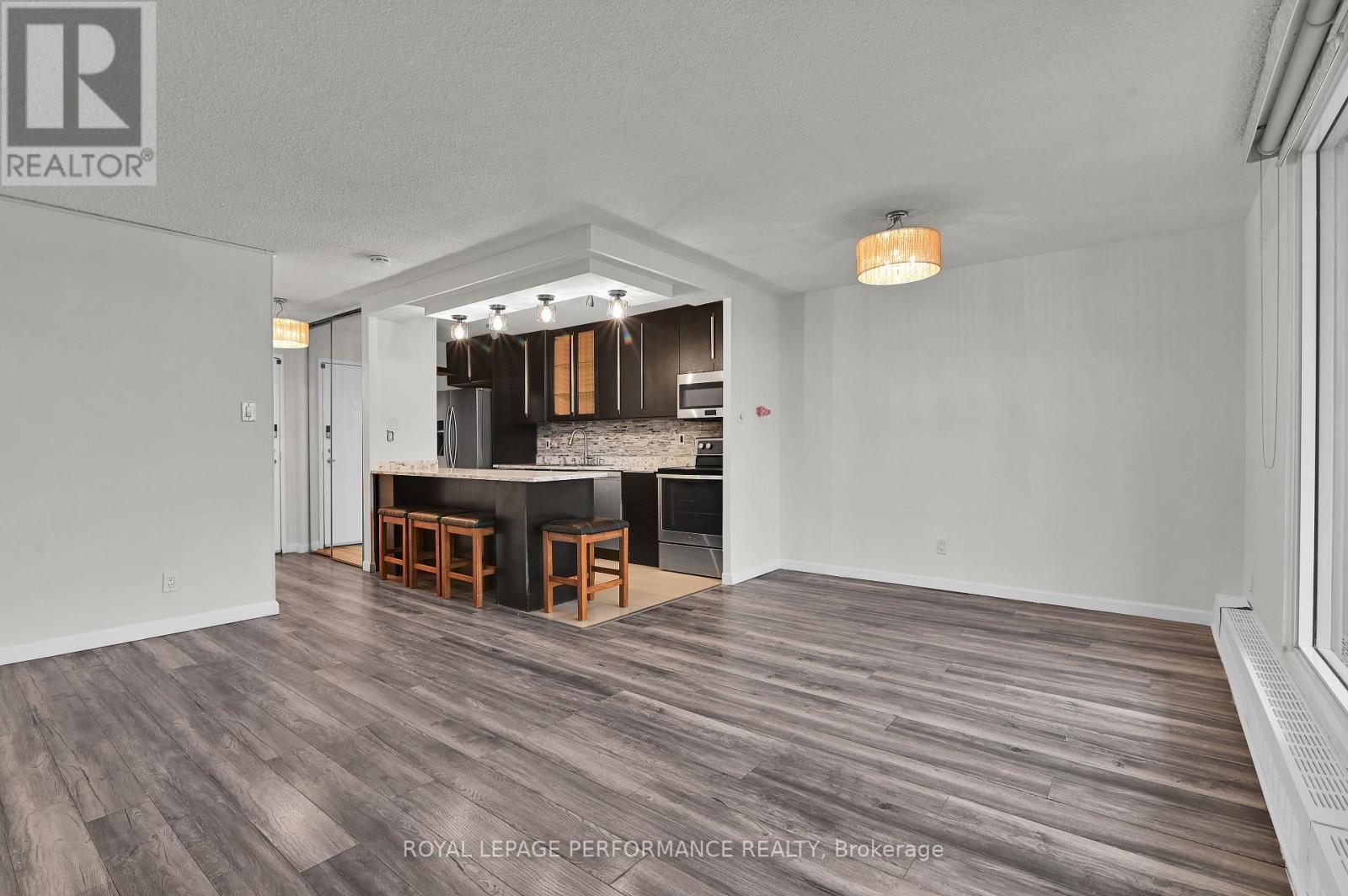 












1102 - 1785 FROBISHER LANE

,
Ottawa,




Ontario
K1G3T7

