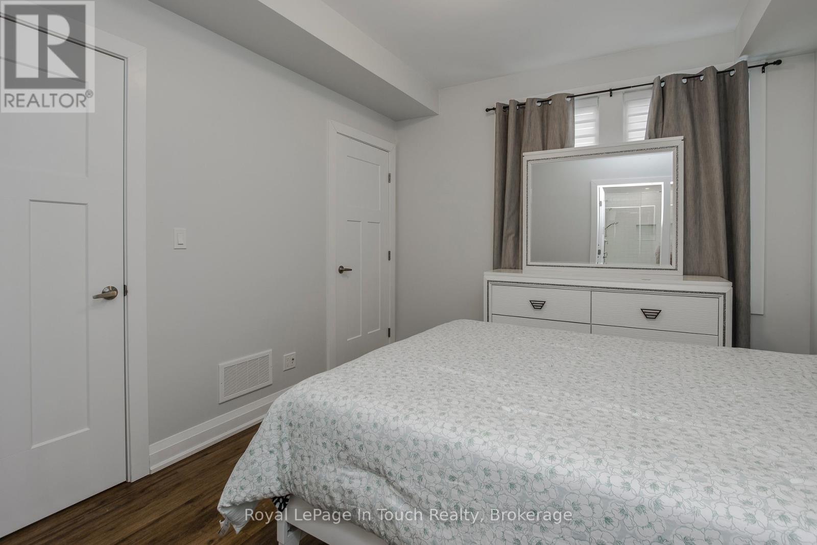 












72 DISCOVERY TRAIL

,
Midland,




Ontario
L4R0H4

