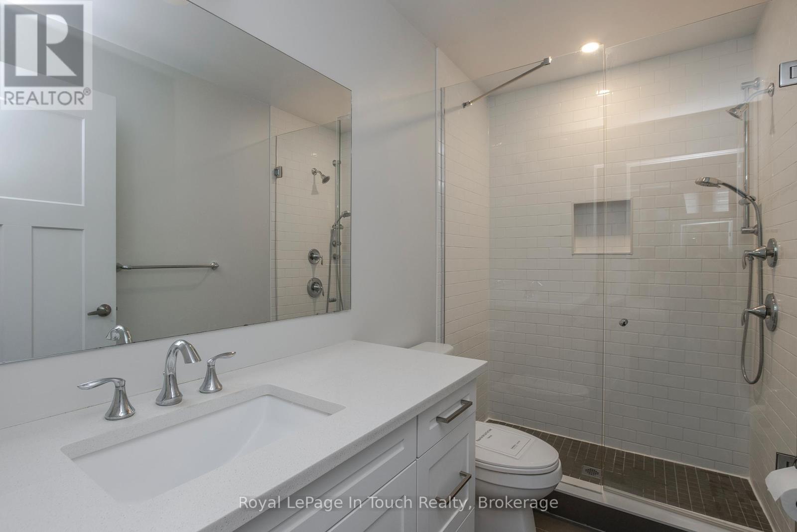 












72 DISCOVERY TRAIL

,
Midland,




Ontario
L4R0H4

