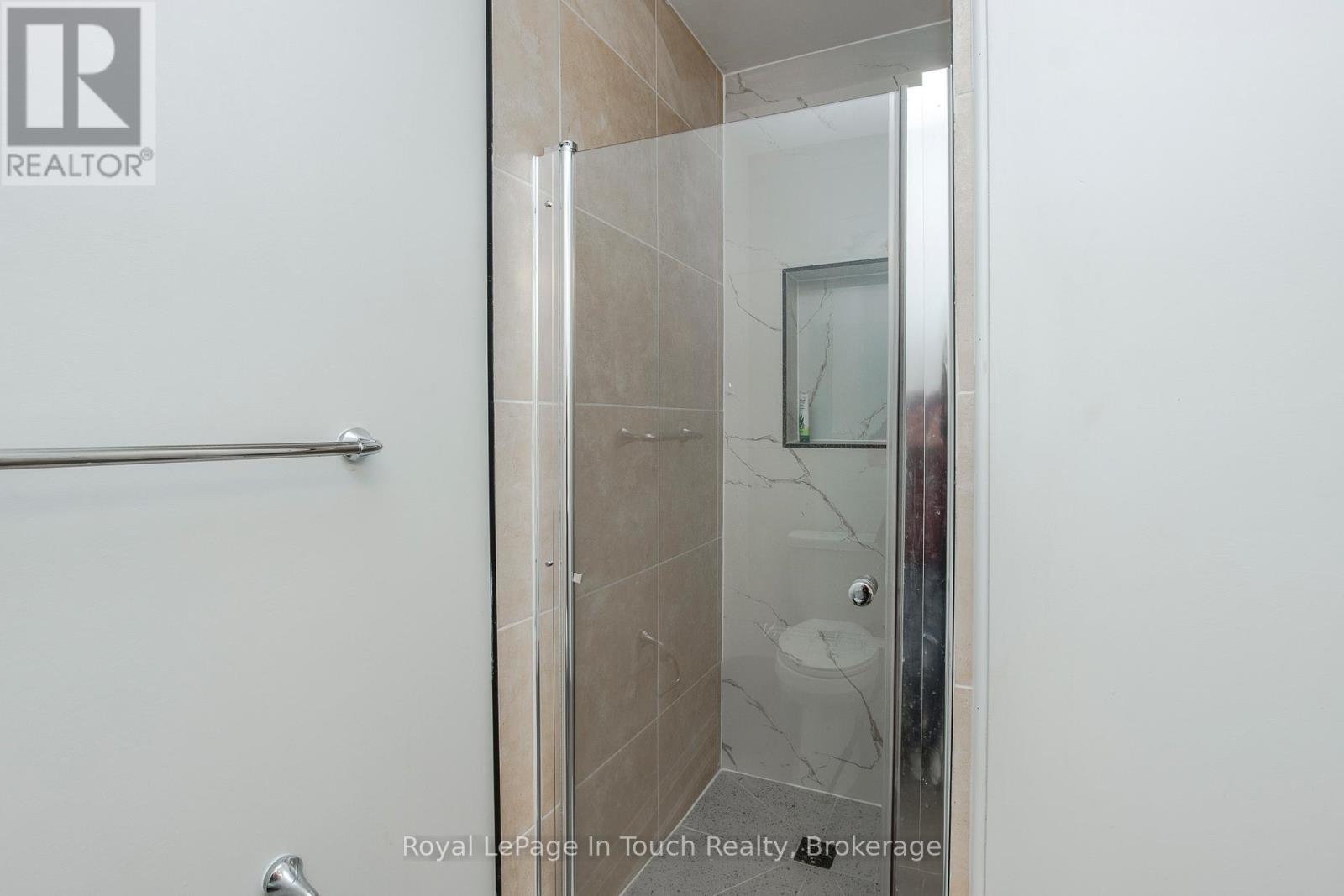 












72 DISCOVERY TRAIL

,
Midland,




Ontario
L4R0H4

