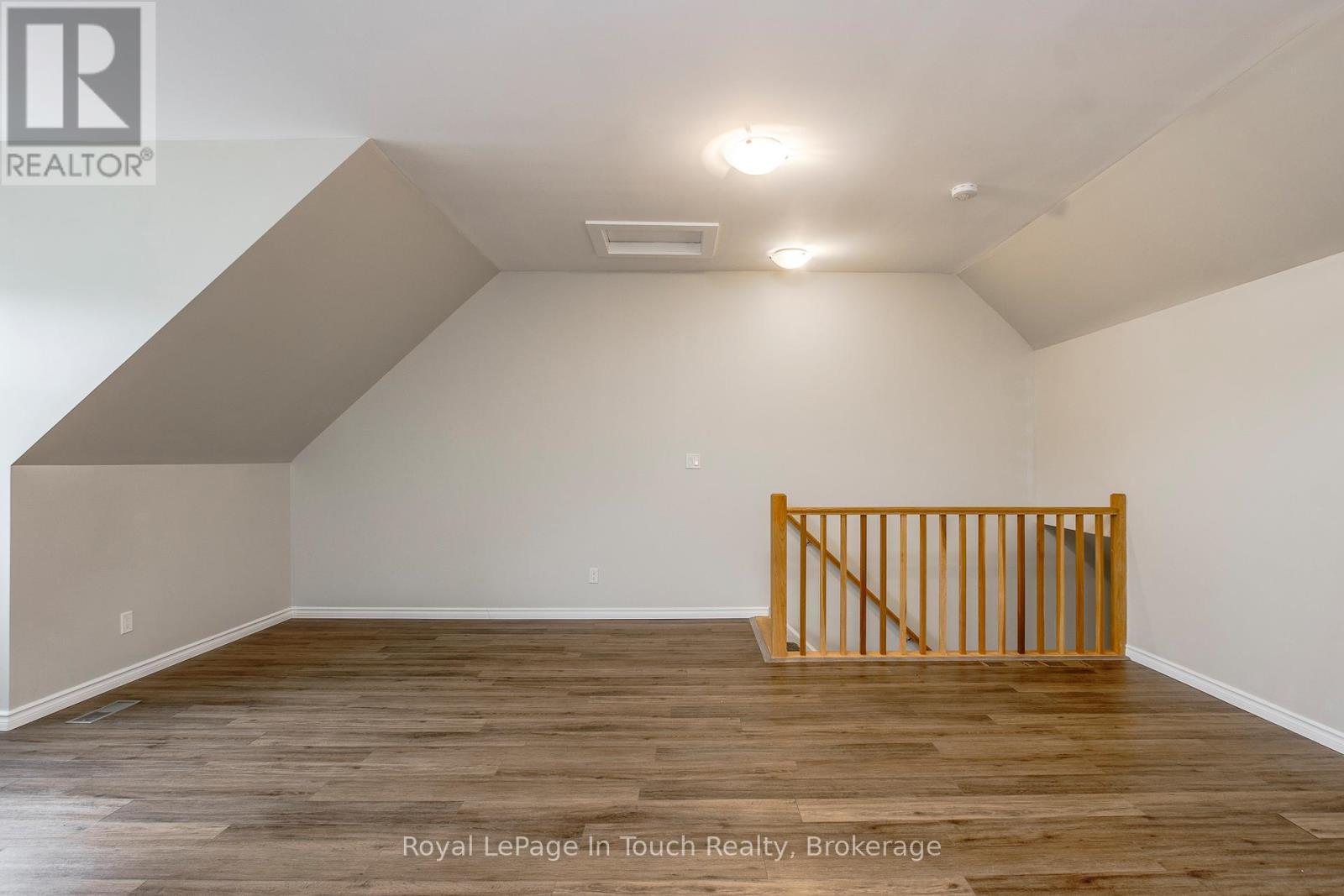 












72 DISCOVERY TRAIL

,
Midland,




Ontario
L4R0H4

