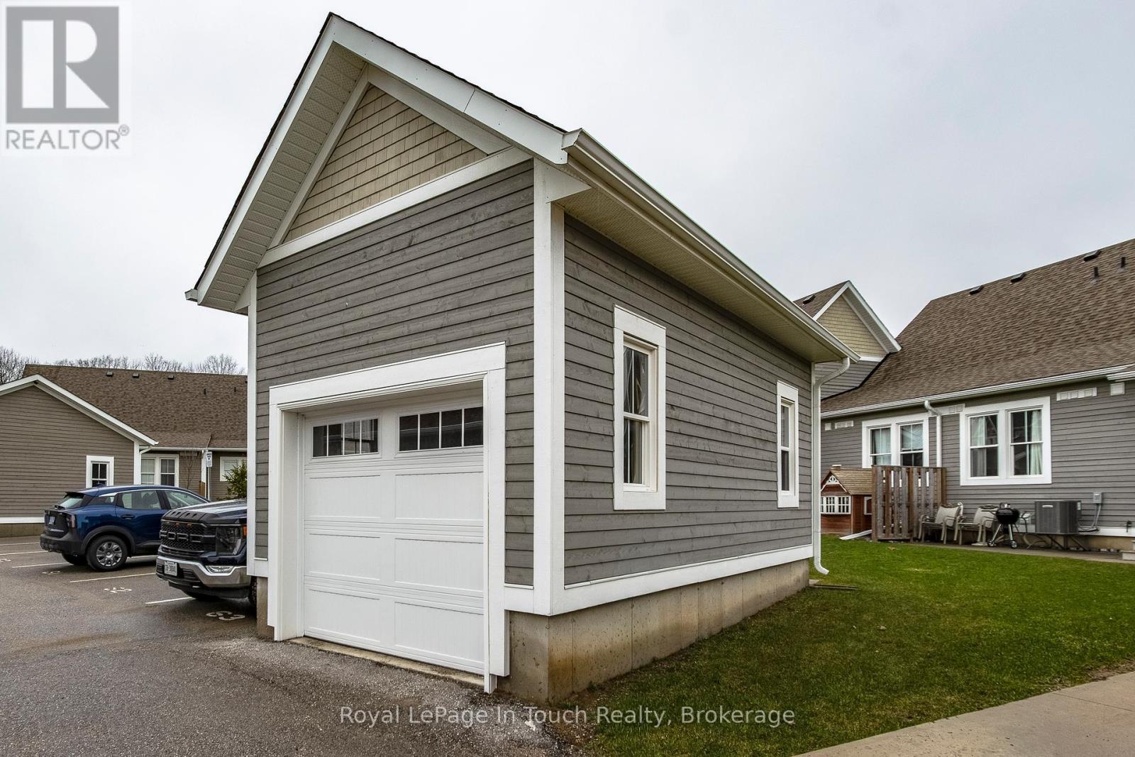 












72 DISCOVERY TRAIL

,
Midland,




Ontario
L4R0H4

