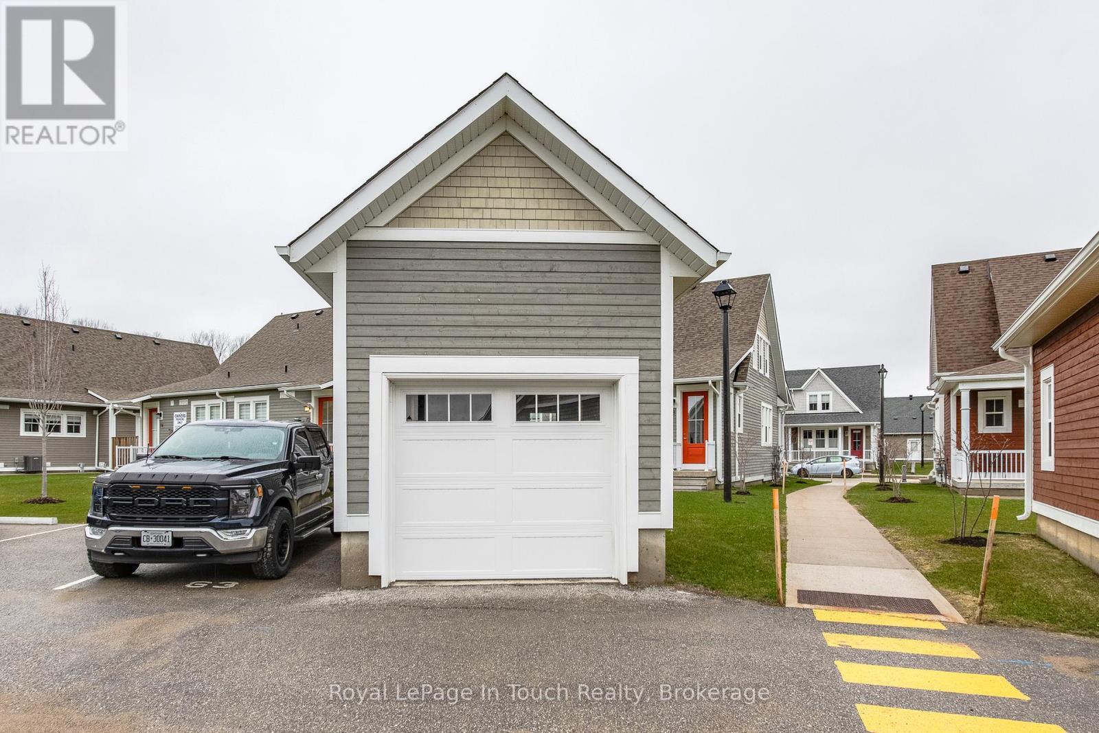 












72 DISCOVERY TRAIL

,
Midland,




Ontario
L4R0H4

