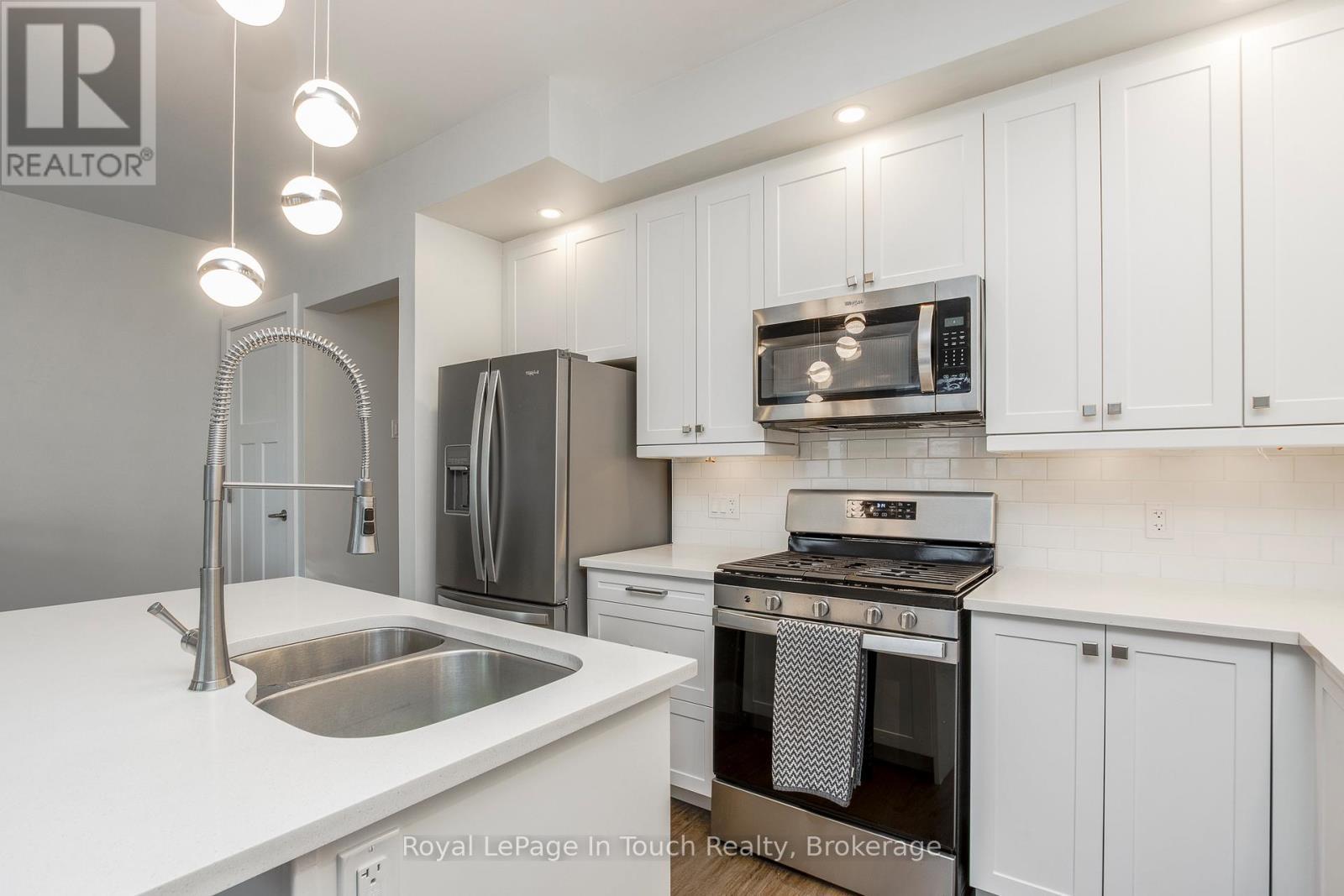 












72 DISCOVERY TRAIL

,
Midland,




Ontario
L4R0H4

