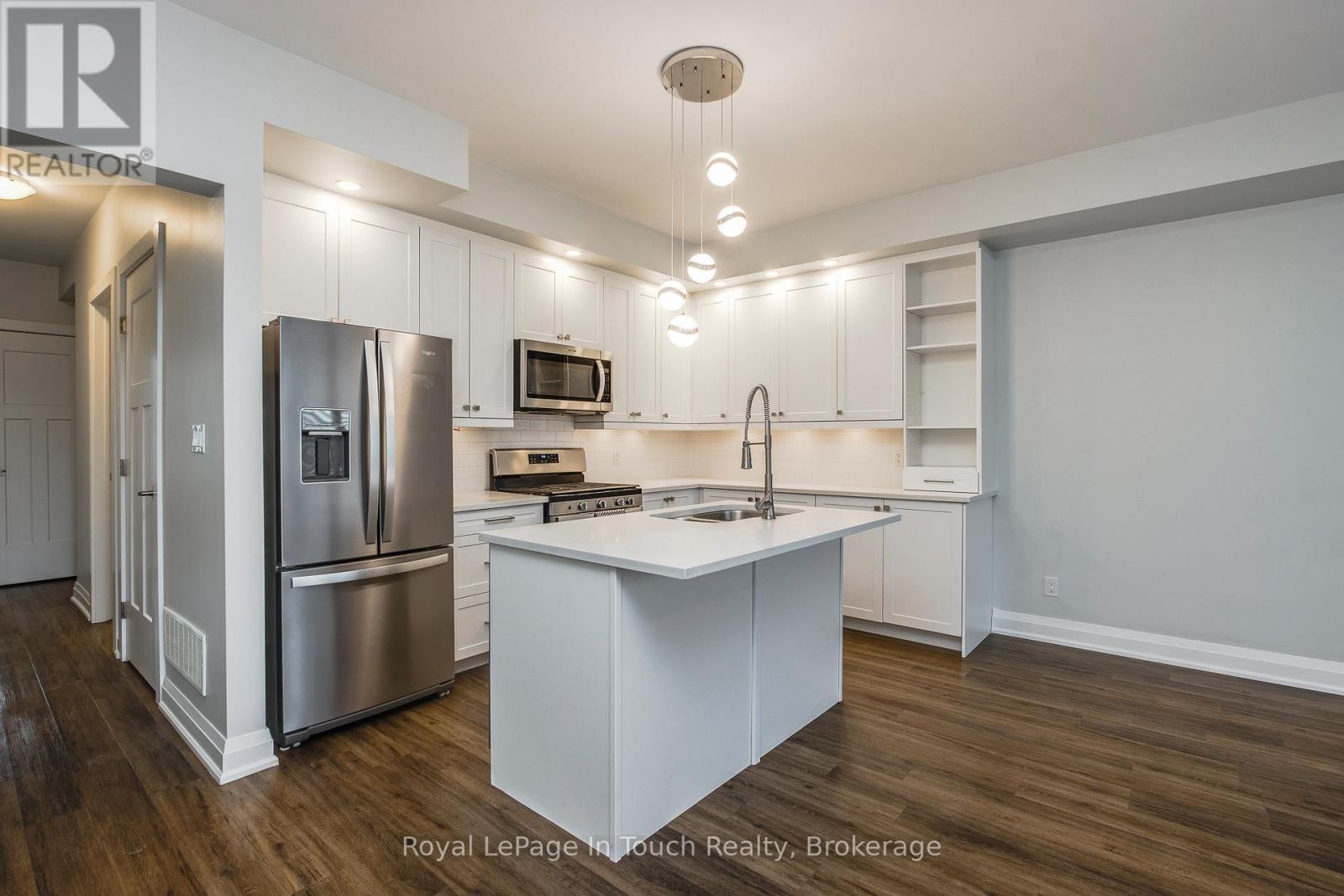 












72 DISCOVERY TRAIL

,
Midland,




Ontario
L4R0H4

