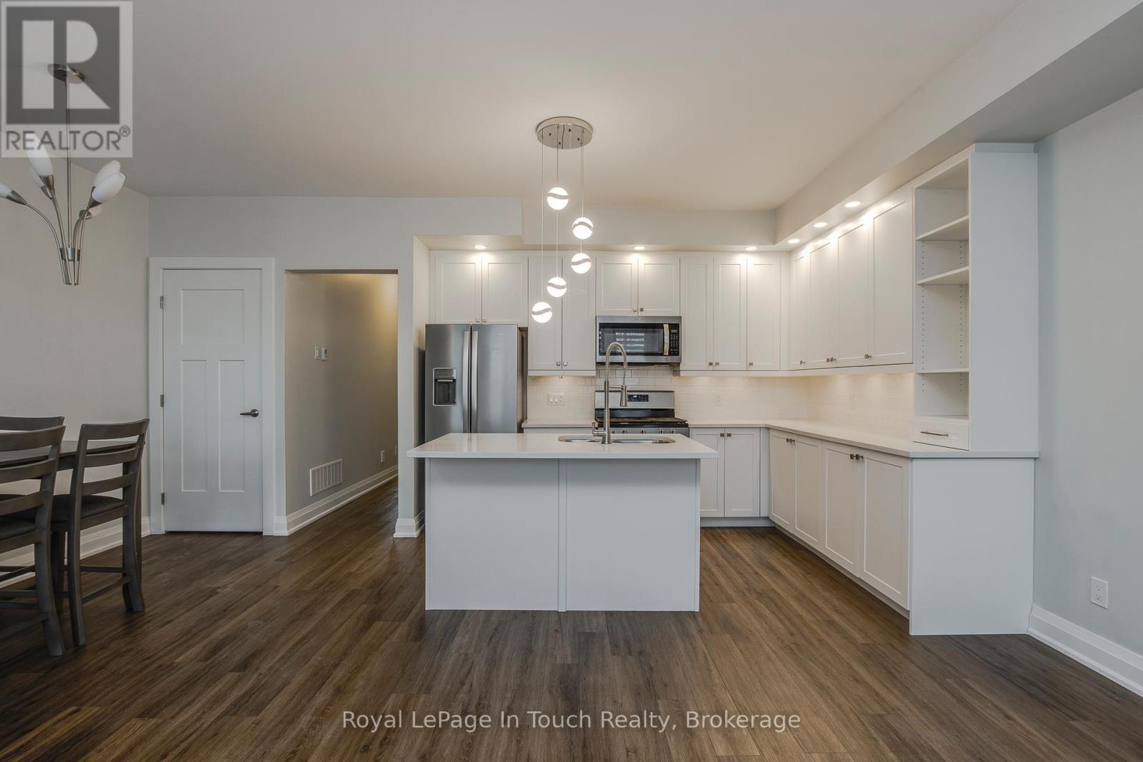 












72 DISCOVERY TRAIL

,
Midland,




Ontario
L4R0H4

