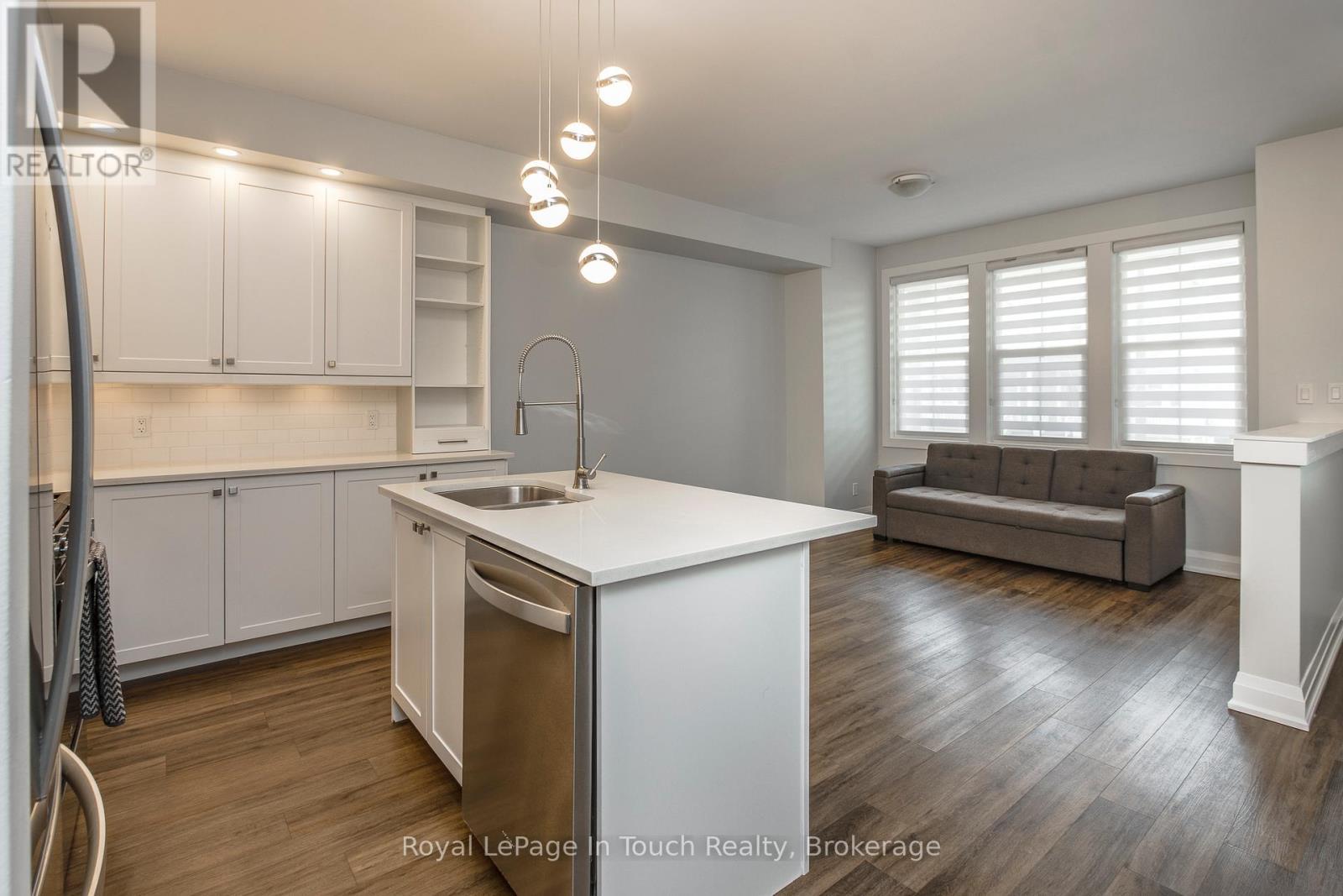 












72 DISCOVERY TRAIL

,
Midland,




Ontario
L4R0H4

