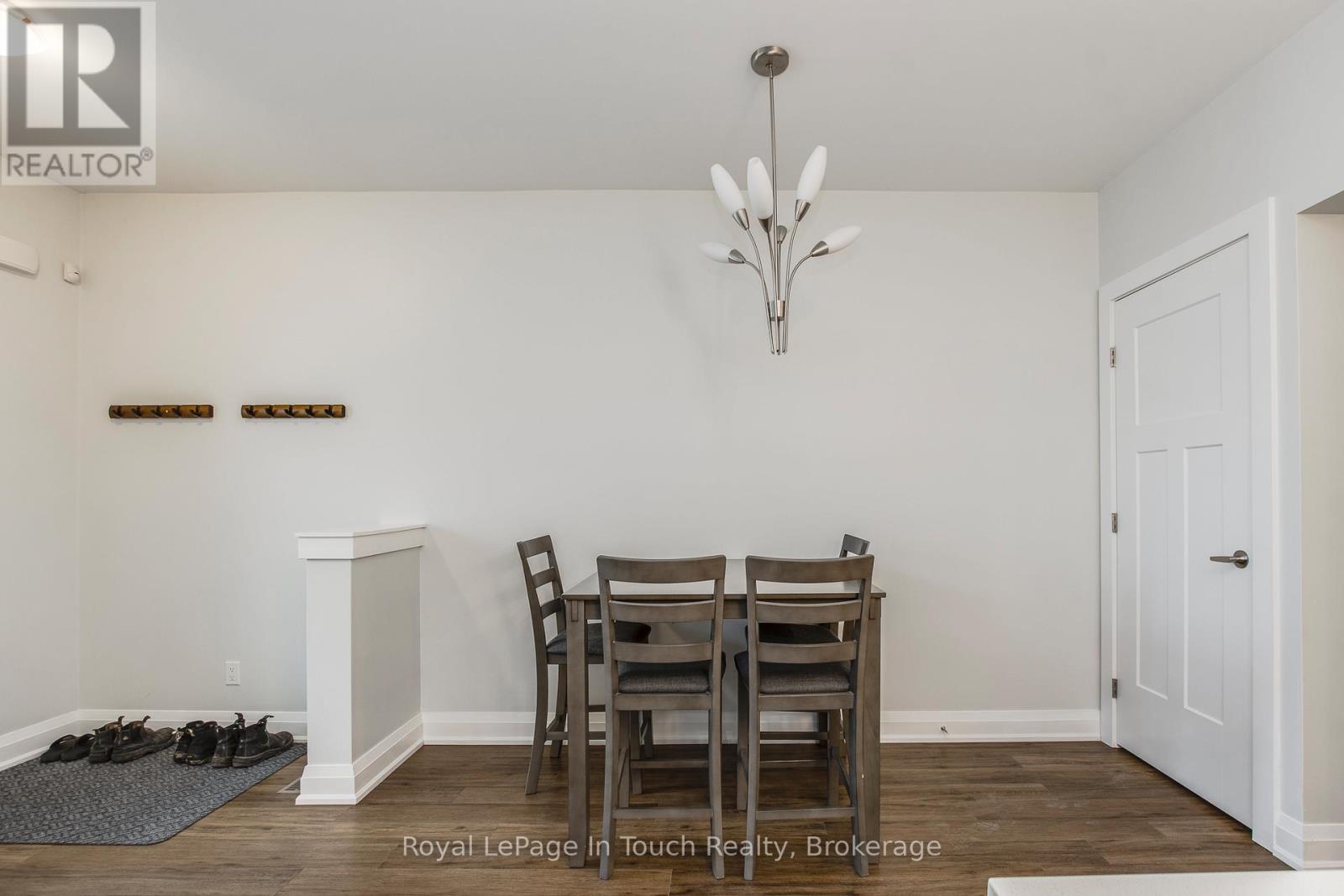 












72 DISCOVERY TRAIL

,
Midland,




Ontario
L4R0H4

