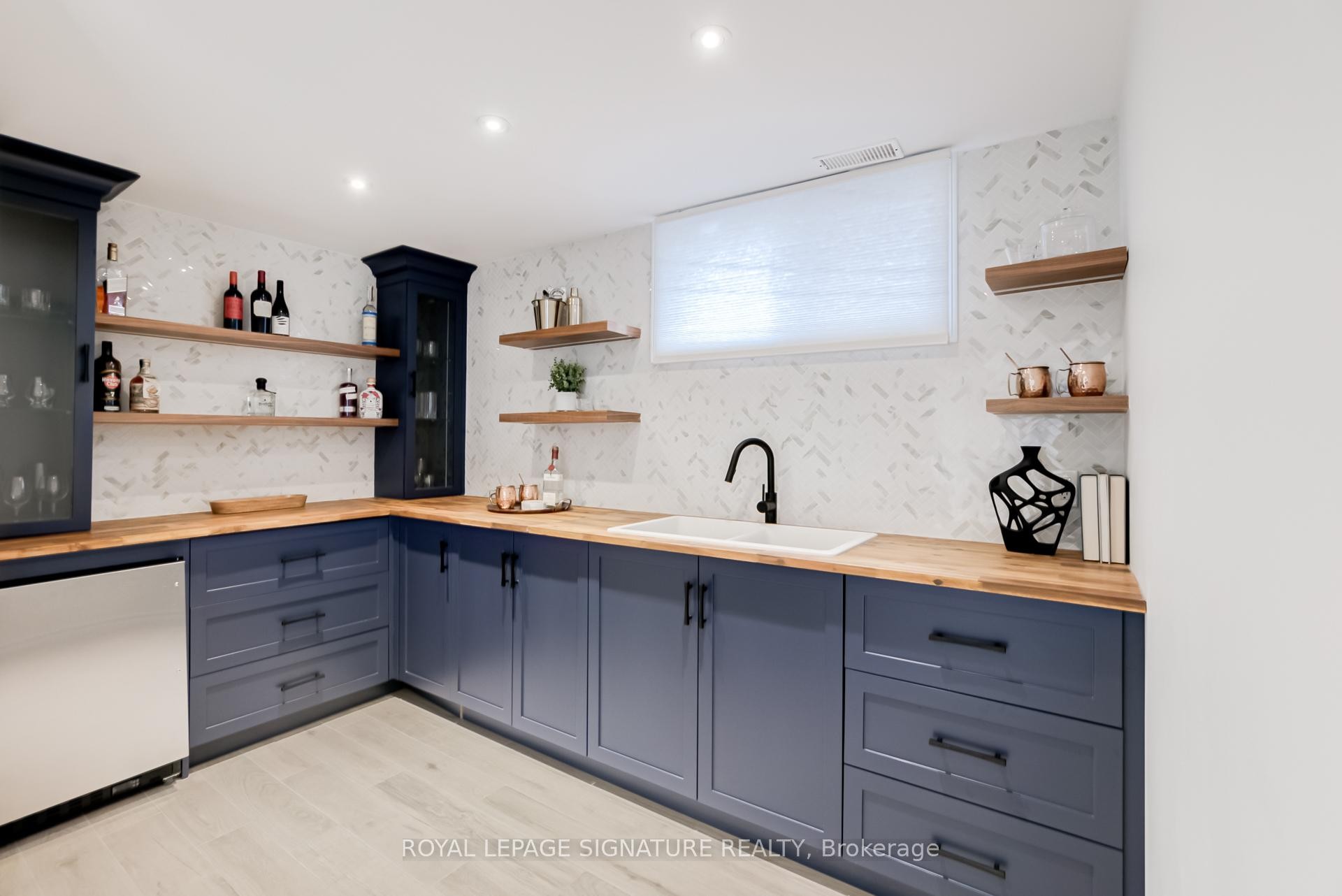 









71


Roseland

Drive,
Toronto,




ON
M8W 1Y4

