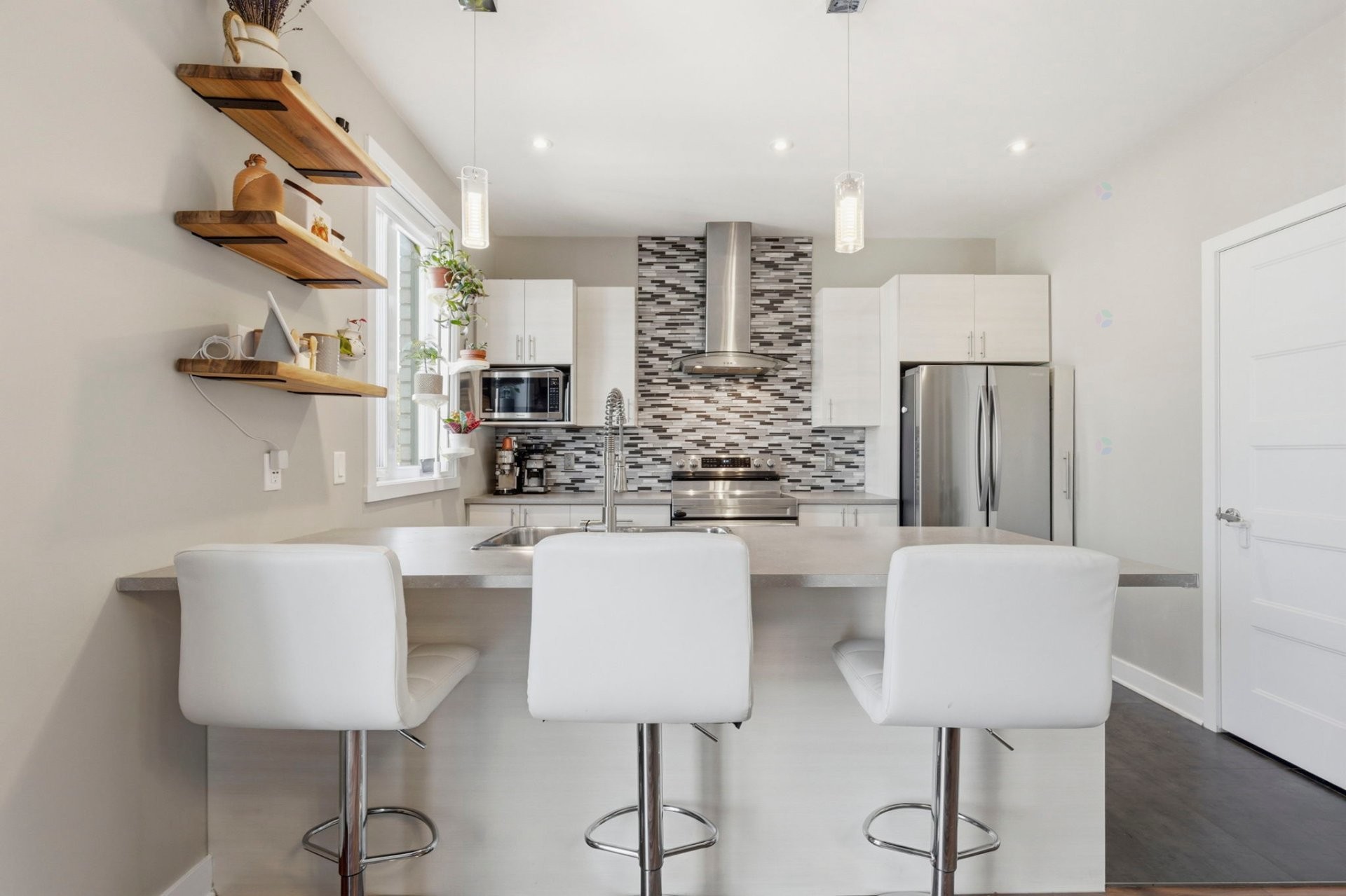 









4080


Rue de la Légion

,
Longueuil (Saint-Hubert),




QC
J3Y1Y8

