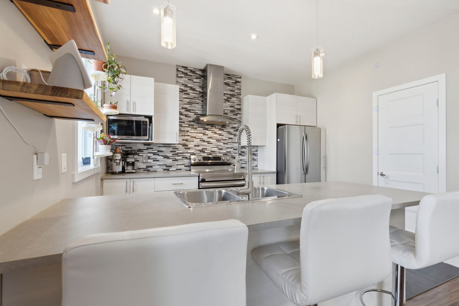 









4080


Rue de la Légion

,
Longueuil (Saint-Hubert),




QC
J3Y1Y8

