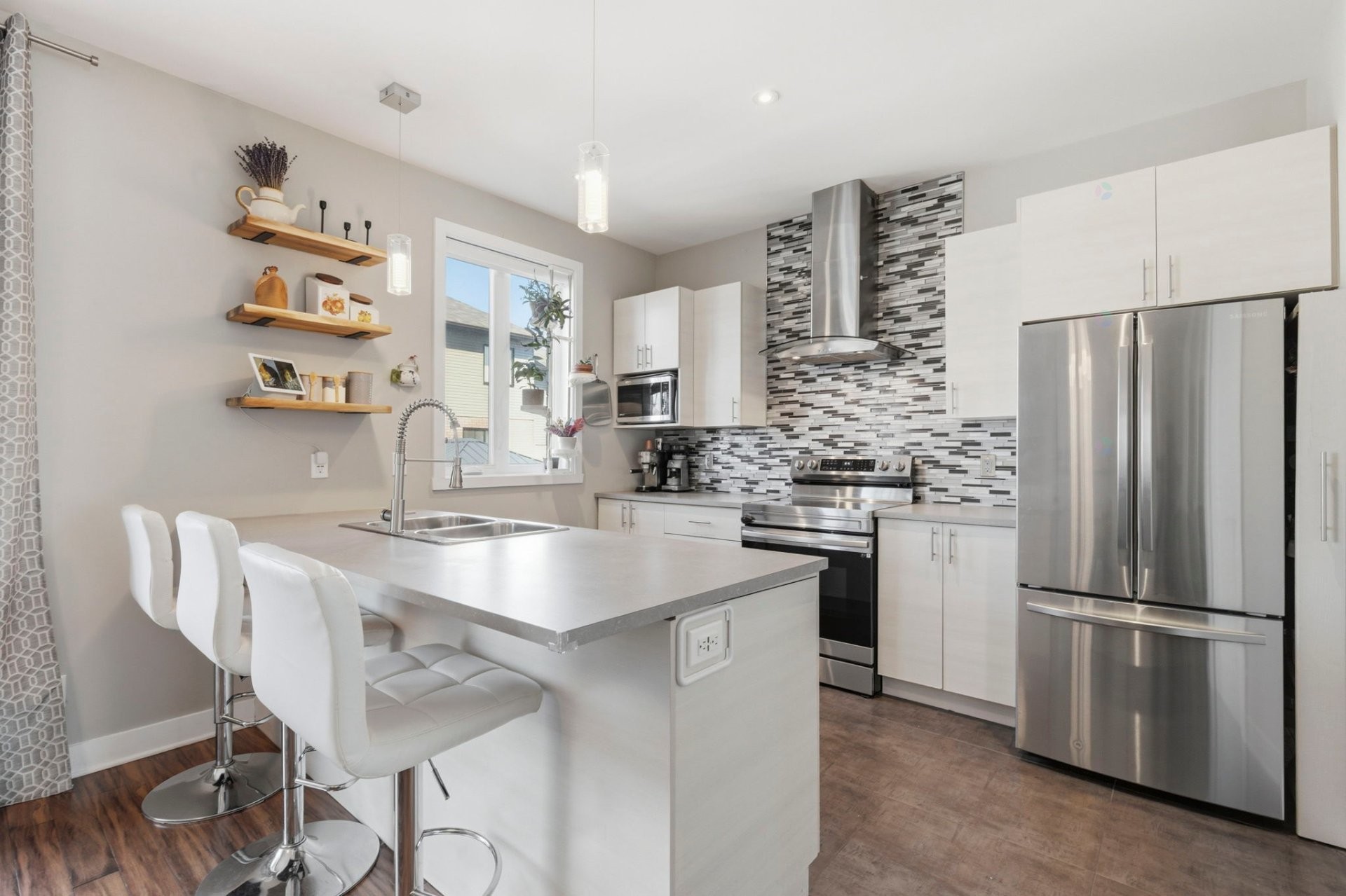 









4080


Rue de la Légion

,
Longueuil (Saint-Hubert),




QC
J3Y1Y8

