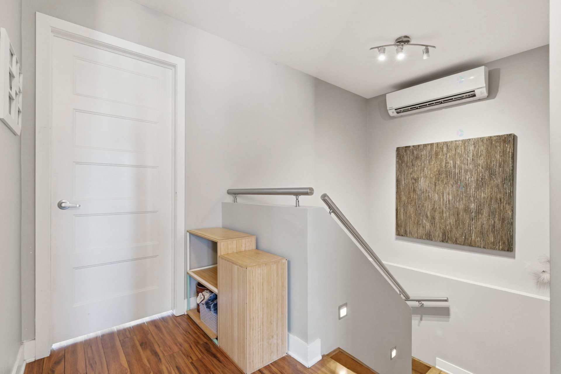 









4080


Rue de la Légion

,
Longueuil (Saint-Hubert),




QC
J3Y1Y8

