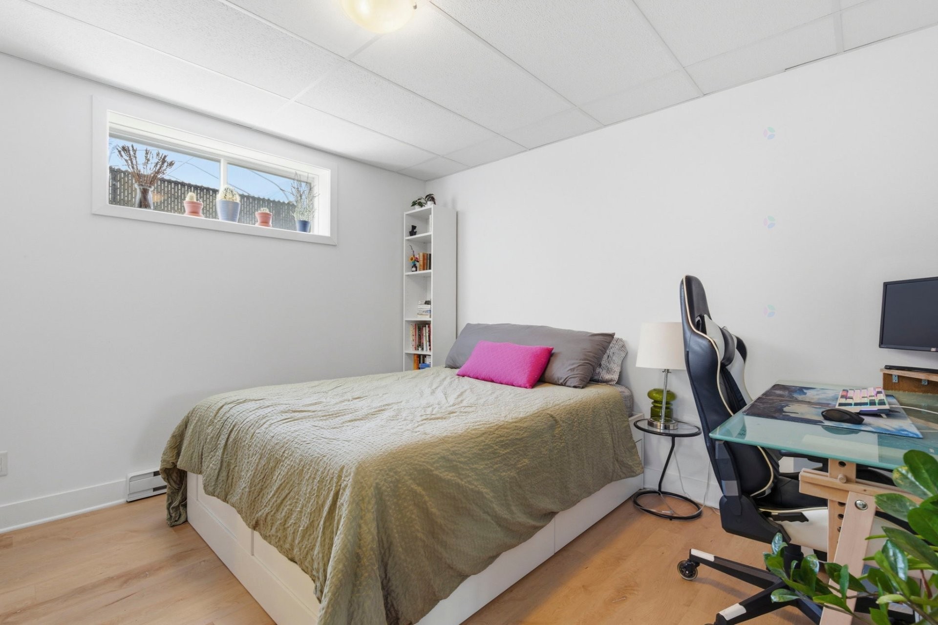 









4080


Rue de la Légion

,
Longueuil (Saint-Hubert),




QC
J3Y1Y8

