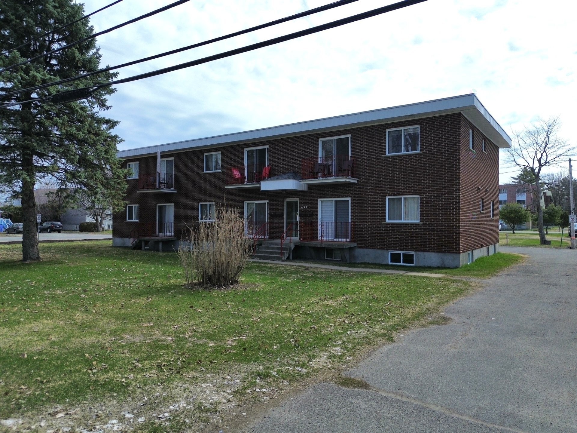 









433


Av. d'Argenteuil

,
Lachute,




QC
J8H1W9

