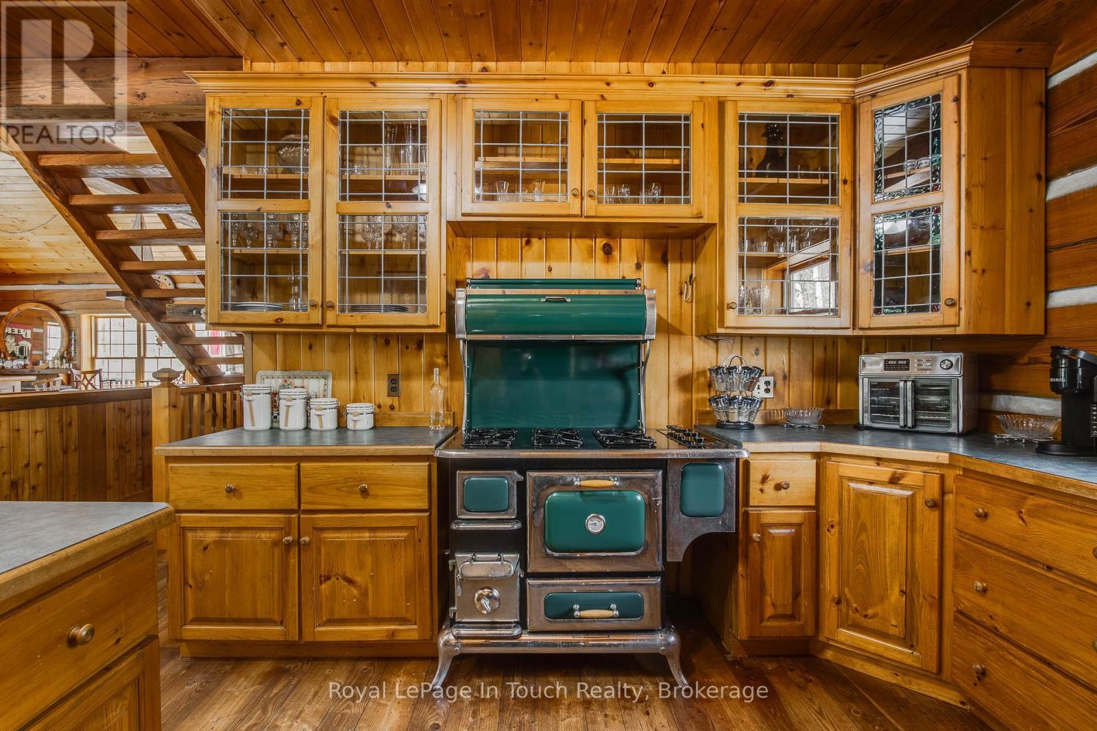 












753 CONCESSION 19 ROAD W

,
Tiny,




Ontario
L9M0H8

