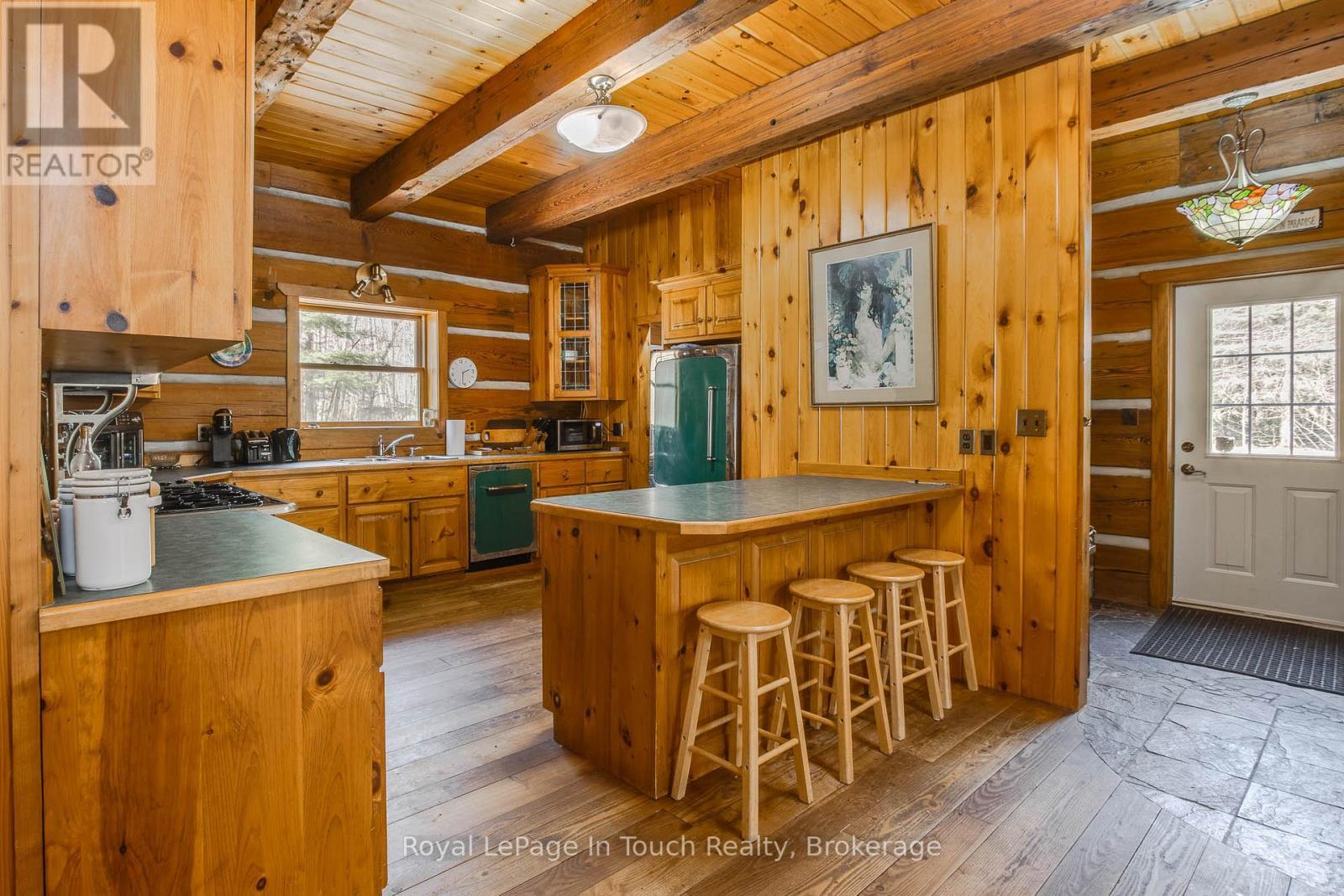 












753 CONCESSION 19 ROAD W

,
Tiny,




Ontario
L9M0H8

