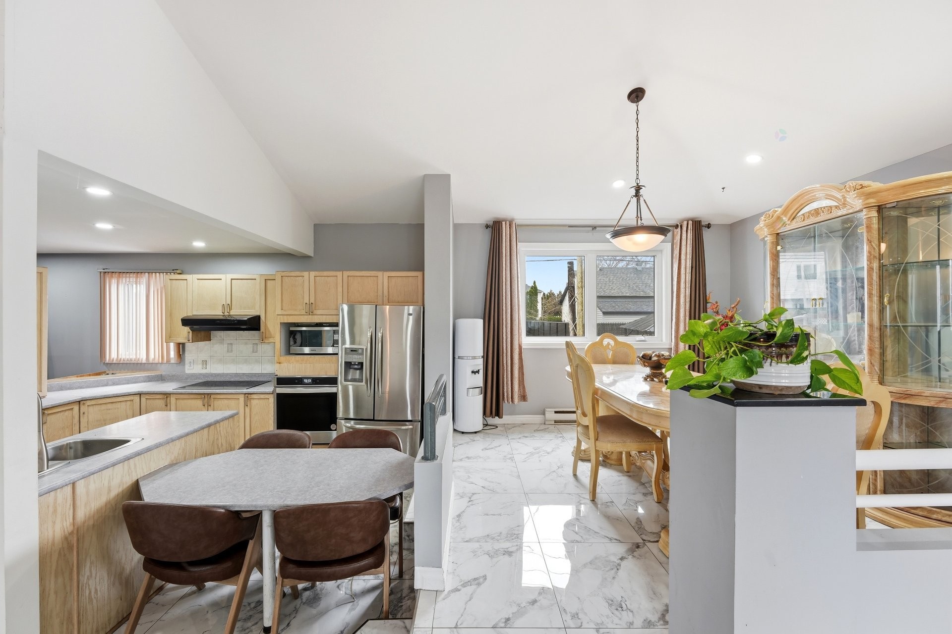 









960


Rue Basile-Routhier

,
Repentigny (Repentigny),




QC
J5Y3V2

