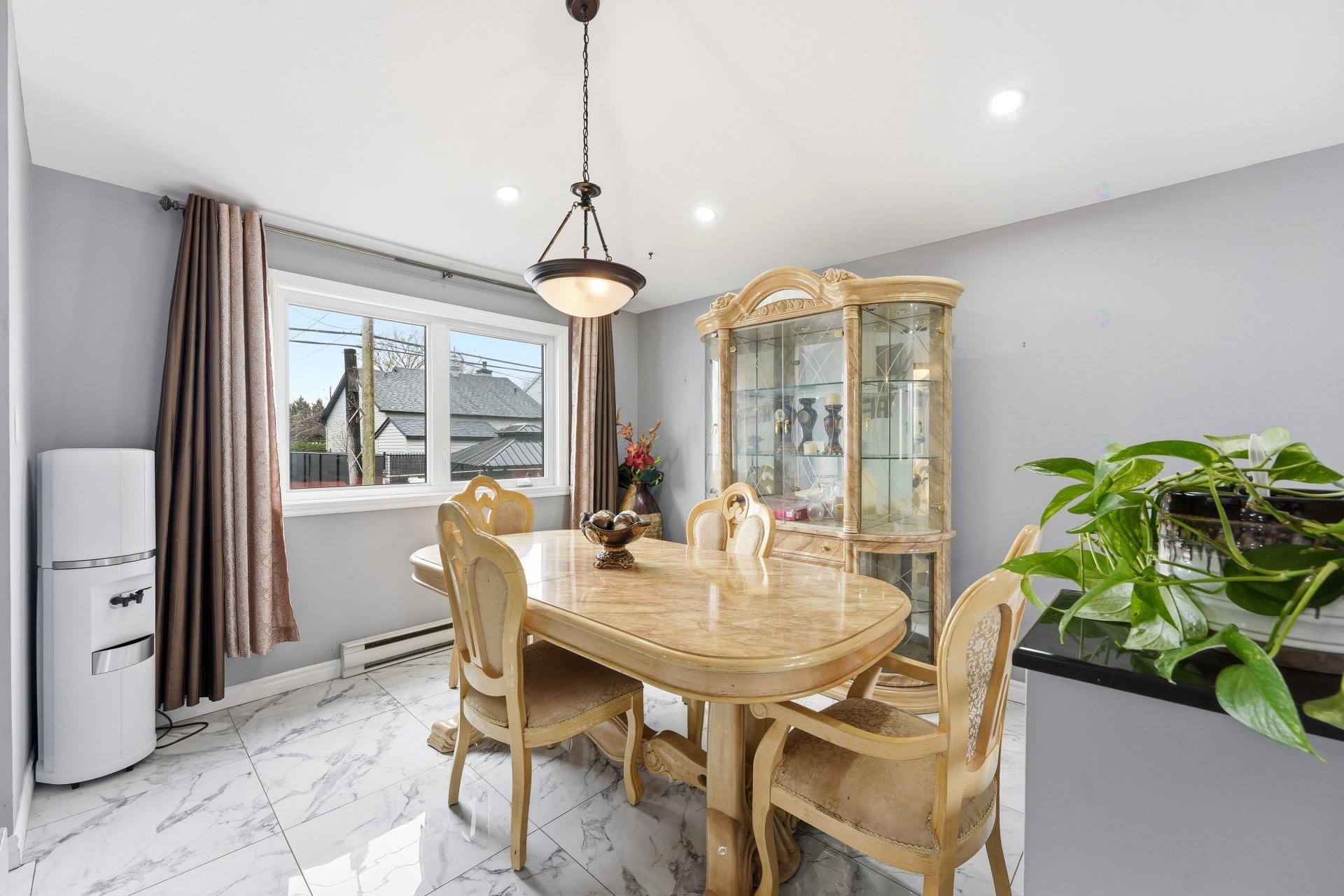 









960


Rue Basile-Routhier

,
Repentigny (Repentigny),




QC
J5Y3V2


