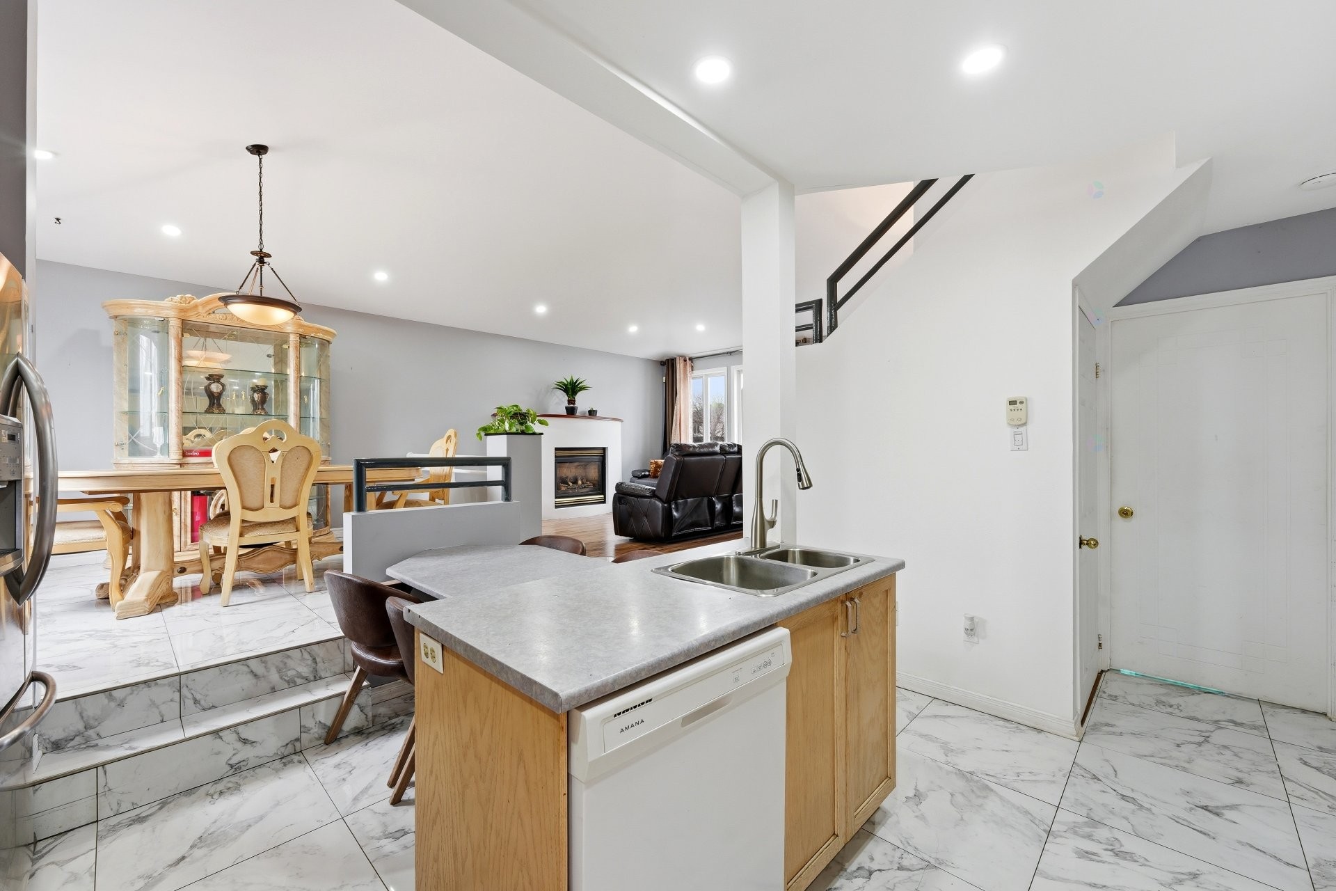 









960


Rue Basile-Routhier

,
Repentigny (Repentigny),




QC
J5Y3V2

