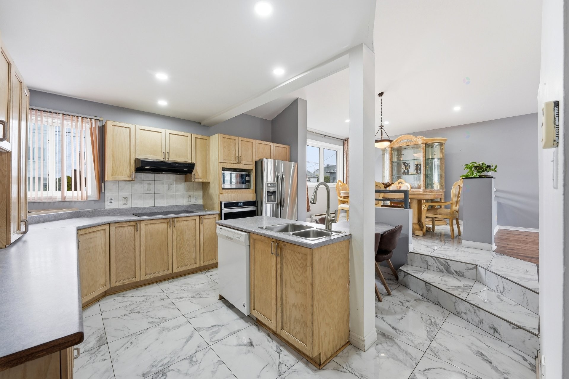 









960


Rue Basile-Routhier

,
Repentigny (Repentigny),




QC
J5Y3V2


