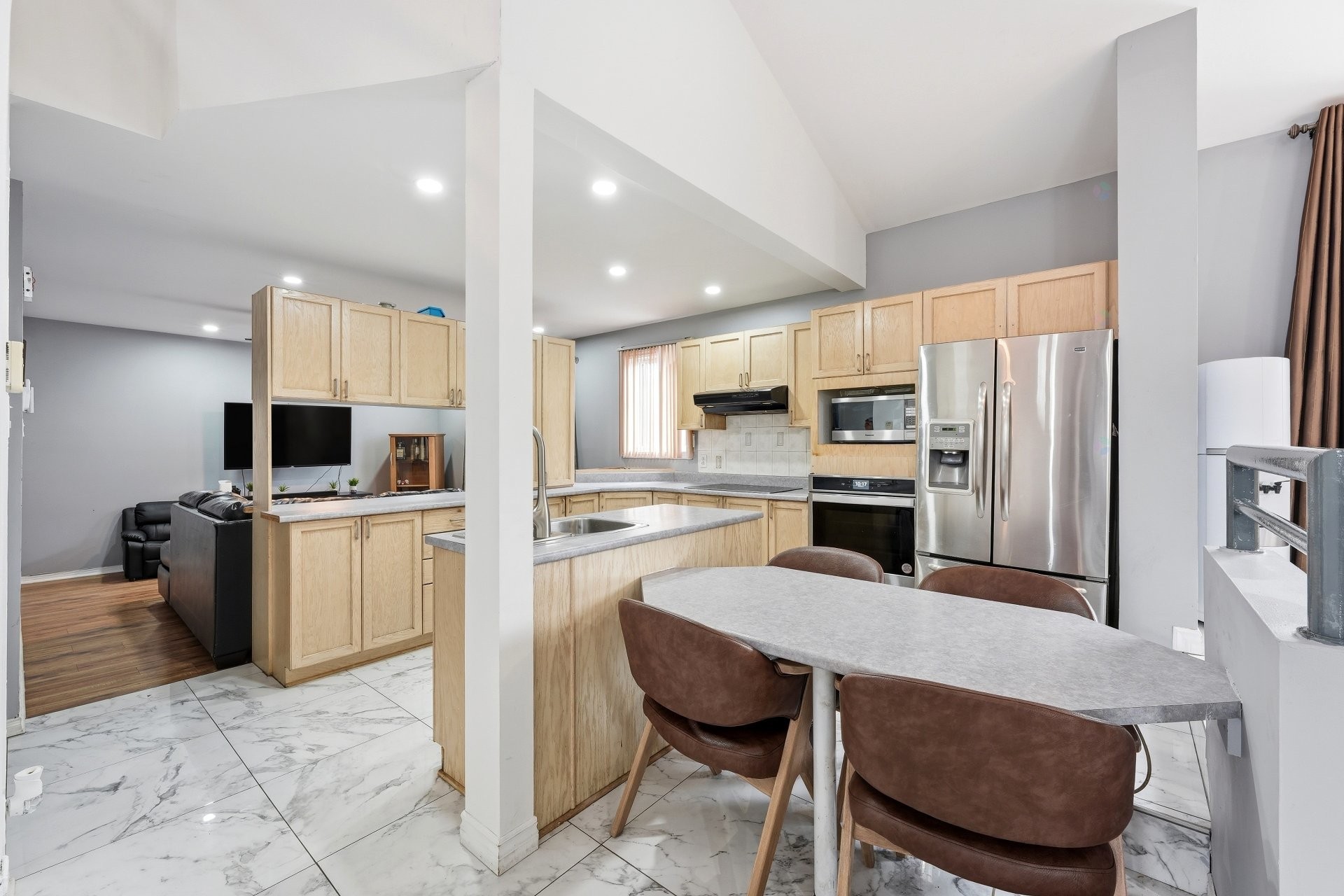 









960


Rue Basile-Routhier

,
Repentigny (Repentigny),




QC
J5Y3V2

