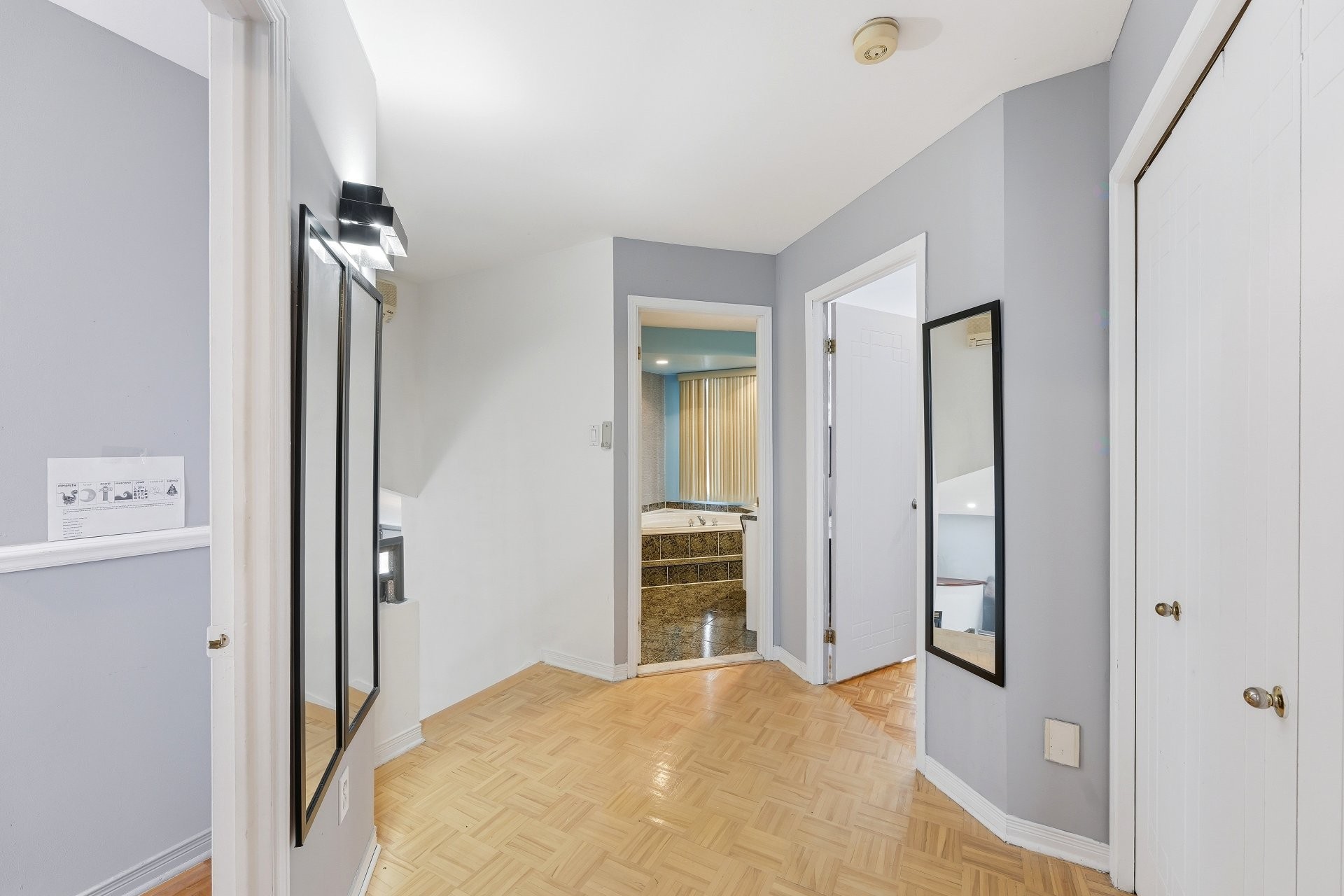 









960


Rue Basile-Routhier

,
Repentigny (Repentigny),




QC
J5Y3V2

