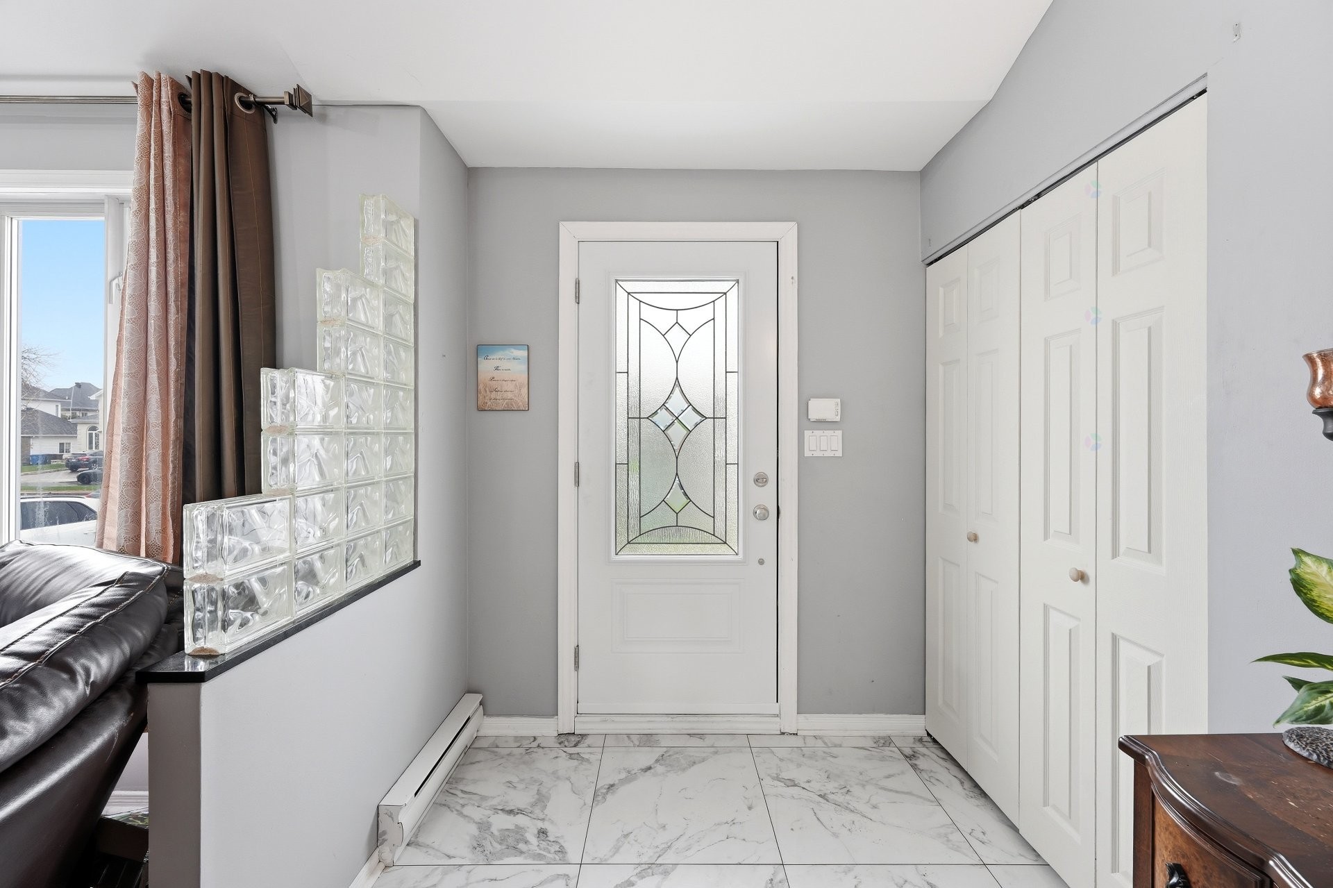 









960


Rue Basile-Routhier

,
Repentigny (Repentigny),




QC
J5Y3V2

