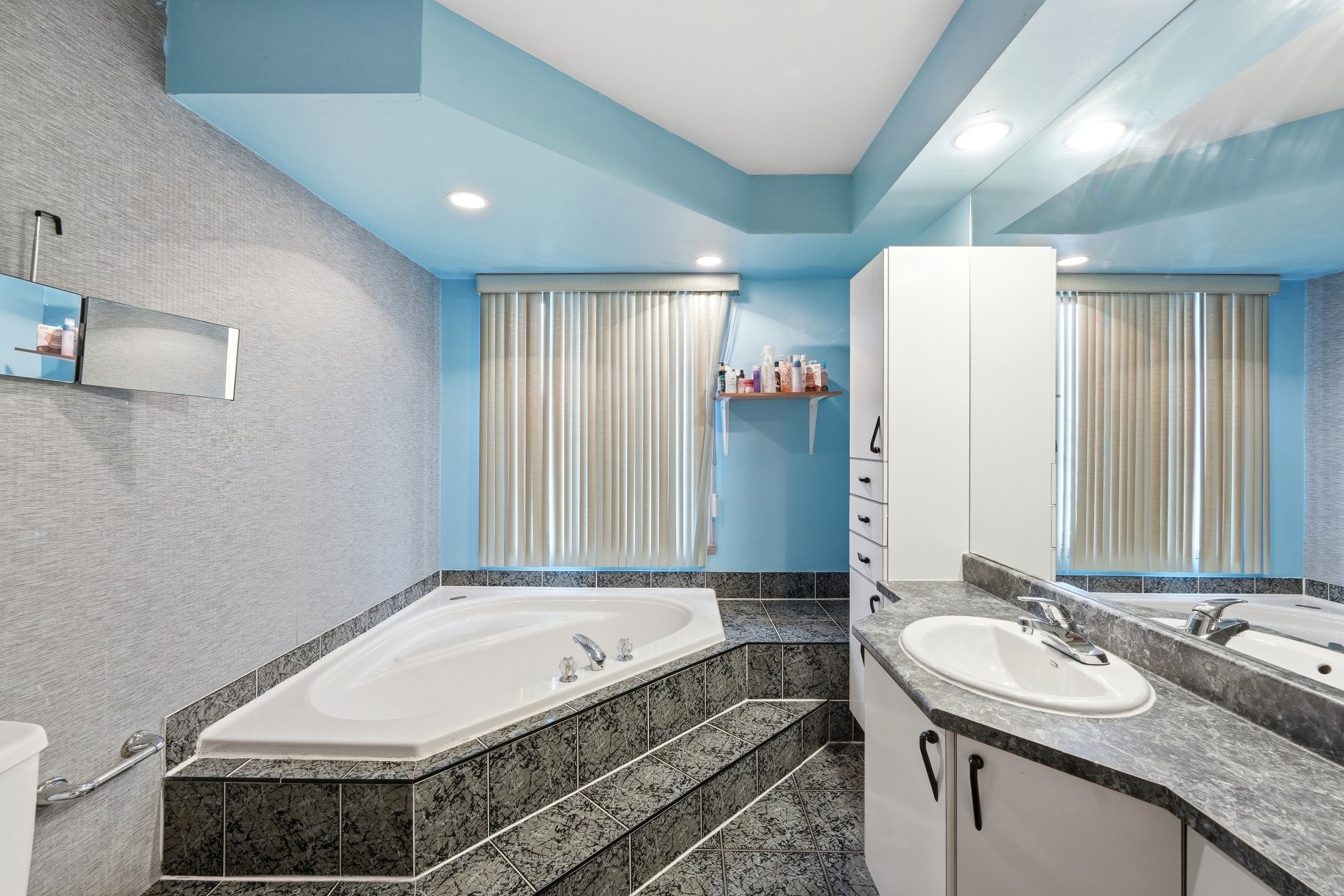 









960


Rue Basile-Routhier

,
Repentigny (Repentigny),




QC
J5Y3V2

