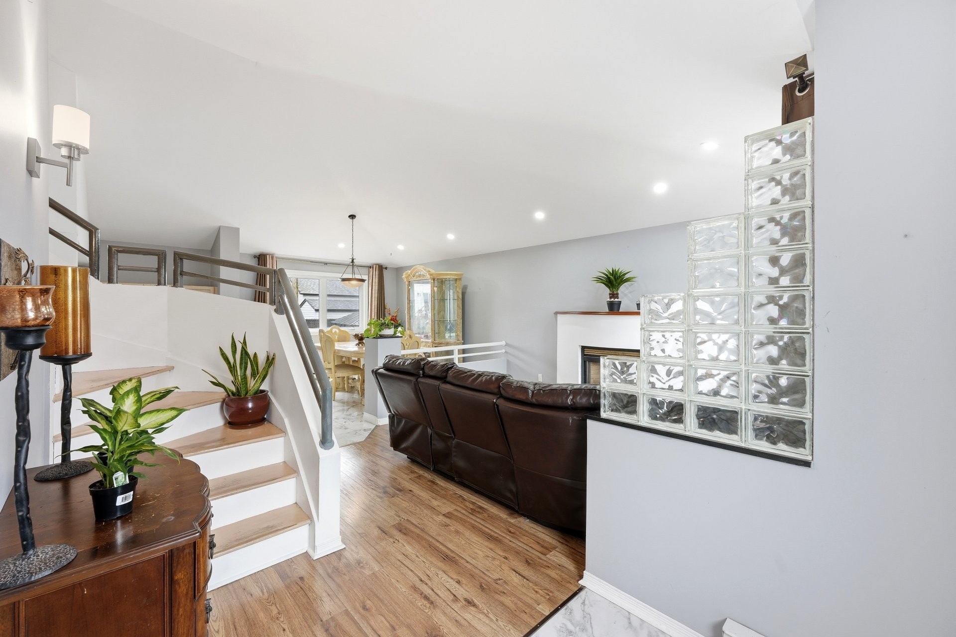 









960


Rue Basile-Routhier

,
Repentigny (Repentigny),




QC
J5Y3V2

